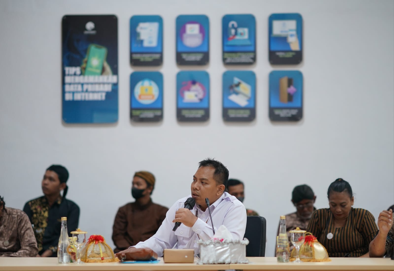 Foto 4 dari 10: Dibuka Wali Kota Maidi, Sarasehan Penghayat Kepercayaan Diharap Jadi Sarana Sosialisasi Jelang Pemilu