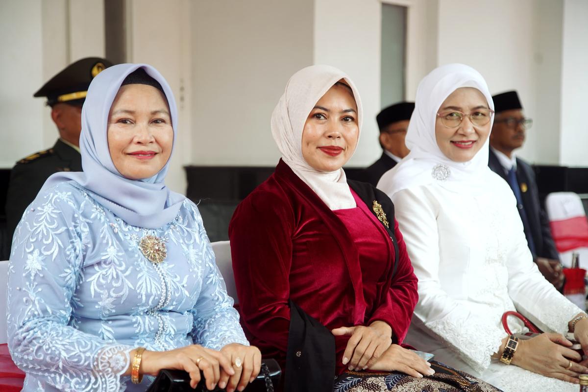 Foto 4 dari 13: Gelar Upacara Peringatan Hari Pahlawan, Pj Wali Kota Harap Jadi Penyemangat Peningkatan Pelayanan Publik Dan Pembangunan