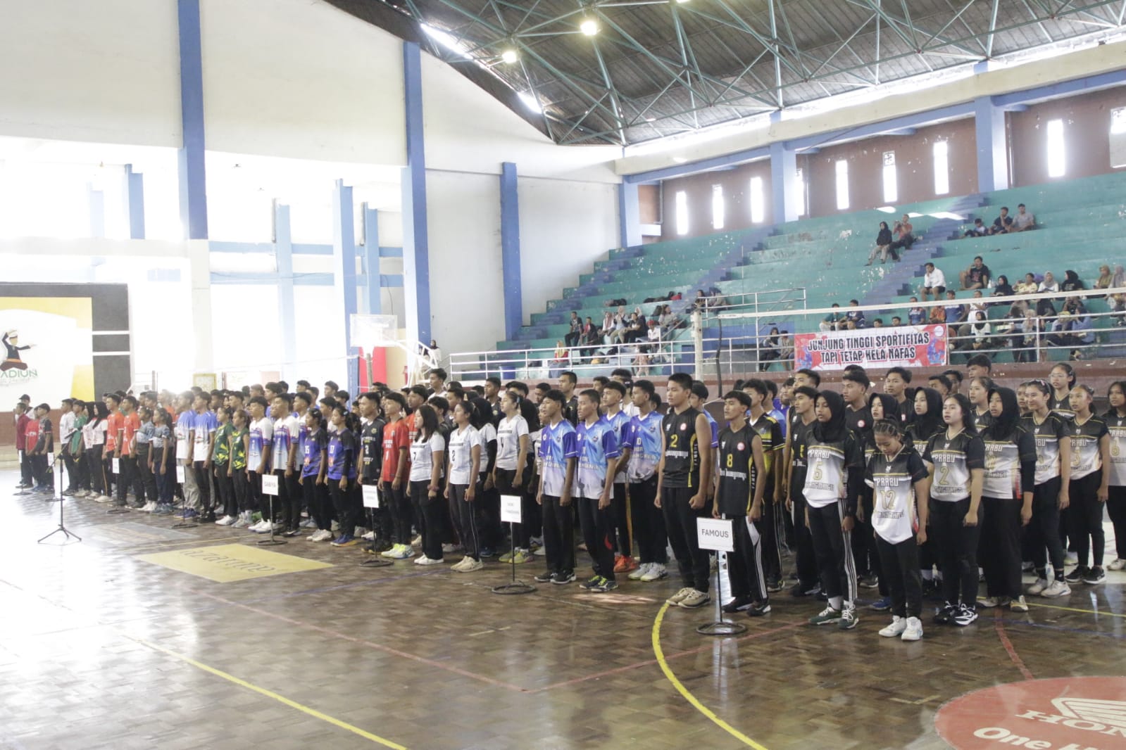 Foto 5 dari 15: Jaring Atlet Berprestasi, Pemkot Gelar Kejurkot  Bola Voli Antar Club U-18