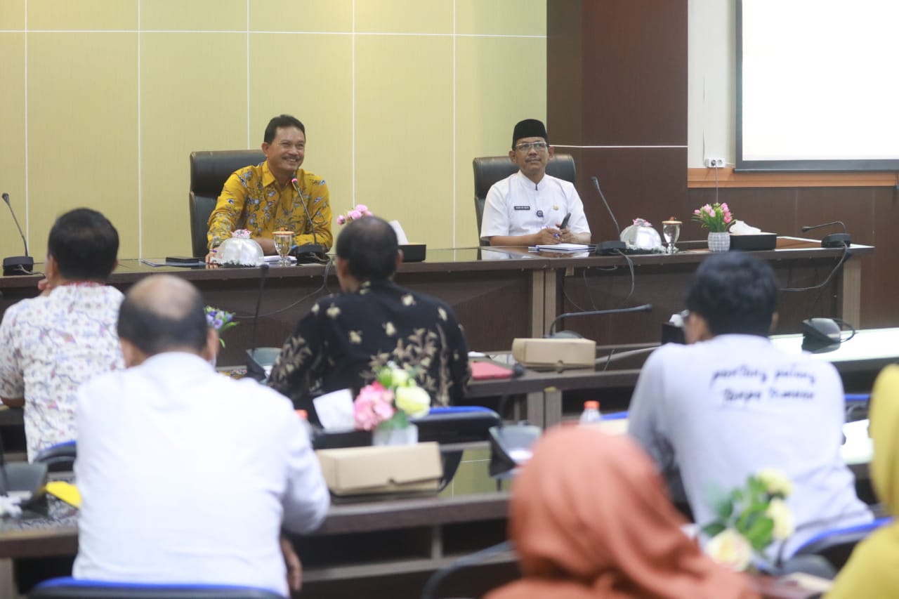 Foto 7 dari 11: Rapat Persiapan Pelaksanaan Pavingisasi dan PJU, Wali Kota : Pelayanan Kota Harus Optimal