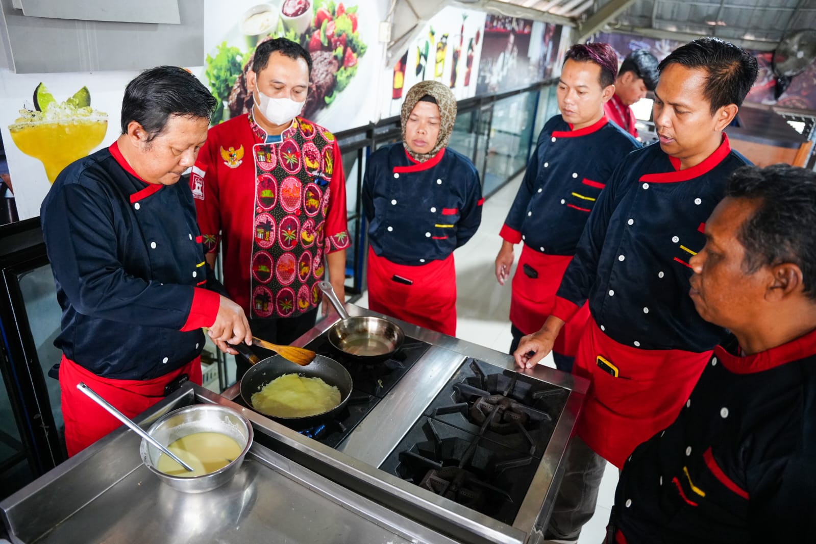 Tingkatkan Kualitas PKL, Dinas Perdagangan Beri Pelatihan Kuliner Hingga Pelayanan dan Promosi