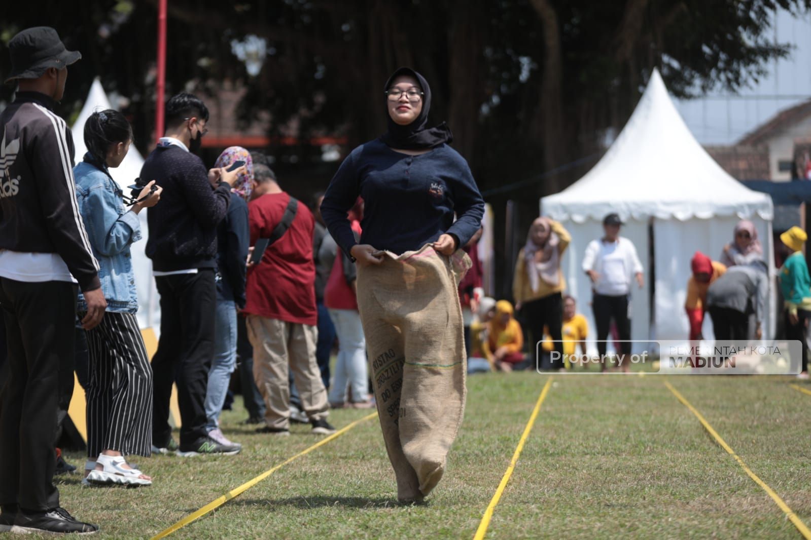 Foto 12 dari 13: Wali Kota Ikuti Kemeriahan Pesta Rakyat IM3 Di Gulun