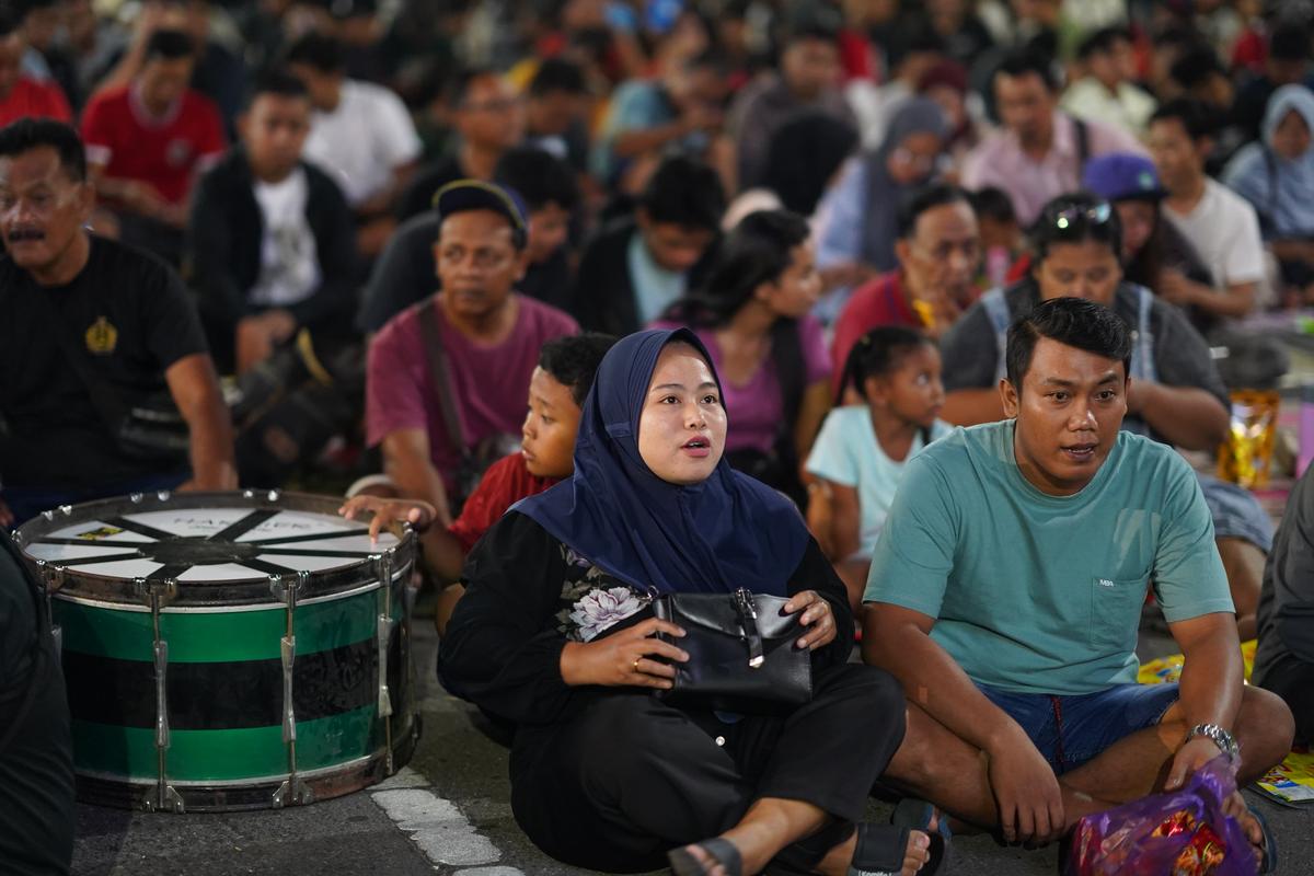 Foto 8 dari 19: Dukungan Tak Pernah Padam, Meski Kembali Menelan Kekalahan