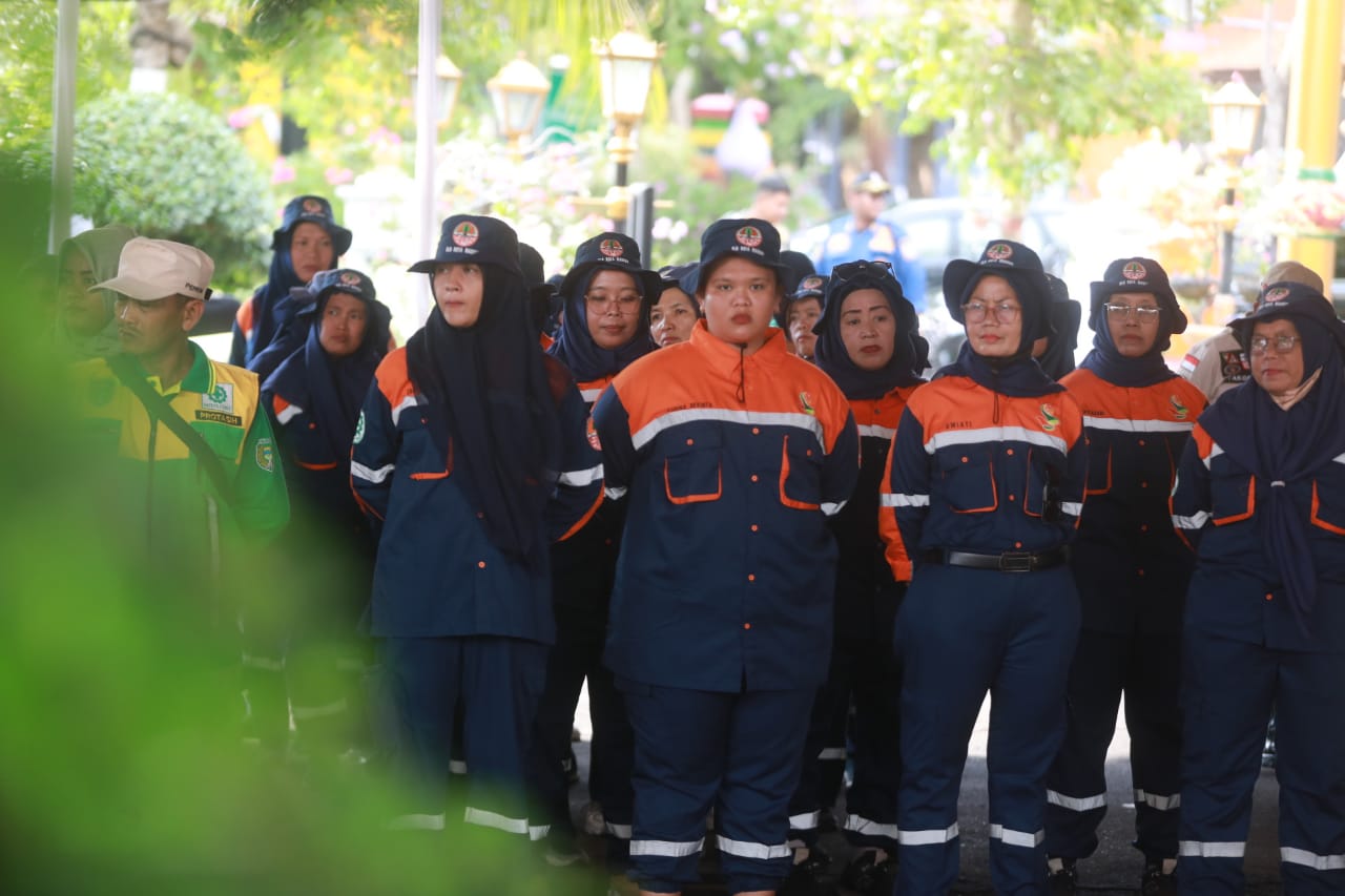 Foto 7 dari 11: Jelang Pergantian Tahun, Wali Kota Gelar Apel Pasukan Pengamanan Malam Tahun Baru