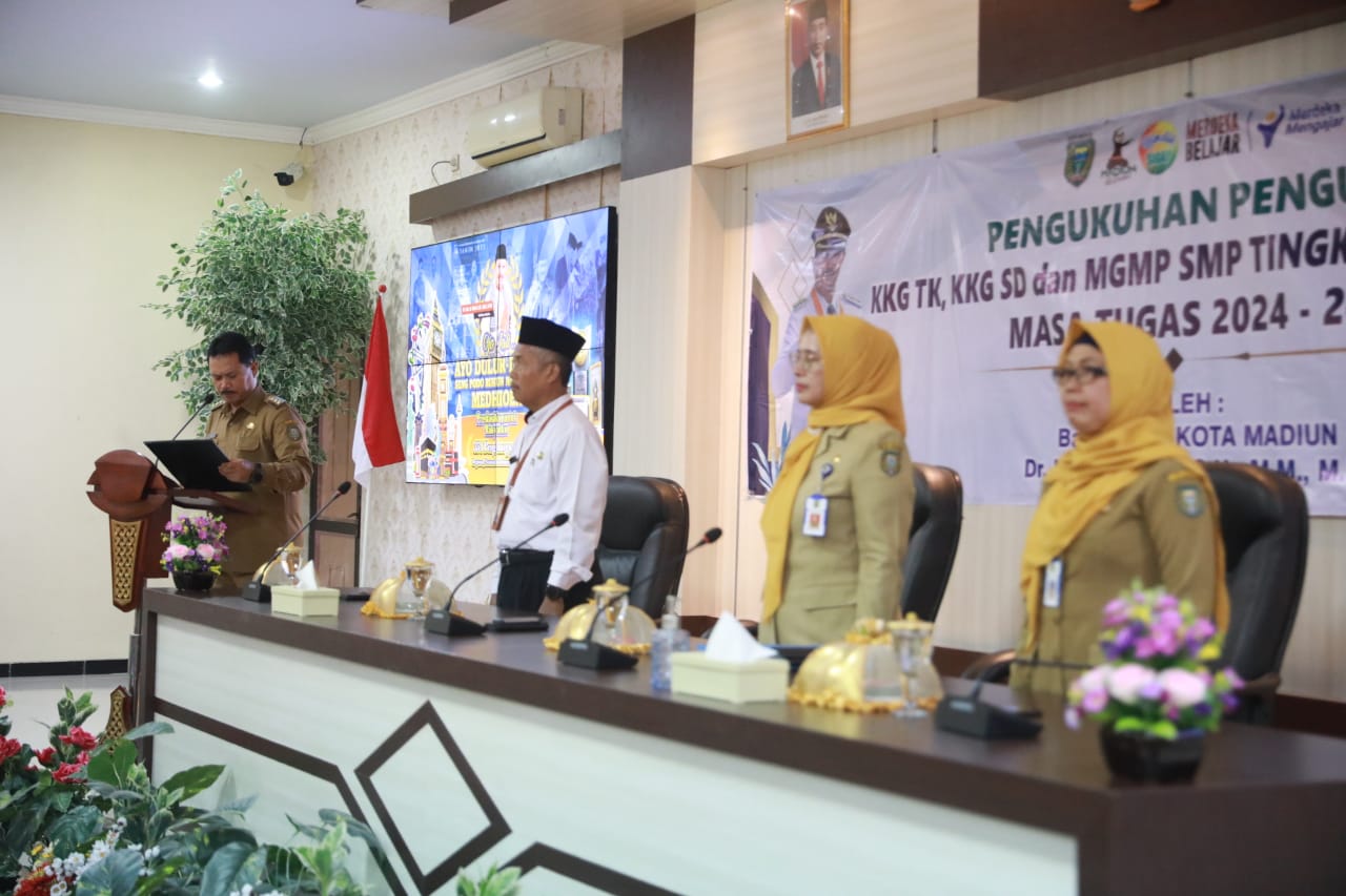 Foto 2 dari 12: Lantik Pengurus Baru KKG Dan MGMP, Wali Kota Pesan Optimalkan Pendidikan Di Kota Pendekar