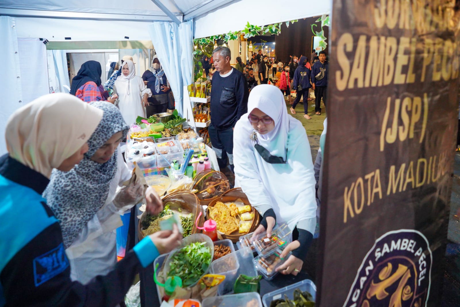 Foto utama berita: Omset Pedagang PRC Sampai Rp 11 Juta Sehari, Disnaker Tambah Tenda di Lorong Sumber Wangi Libur Lebaran Nanti