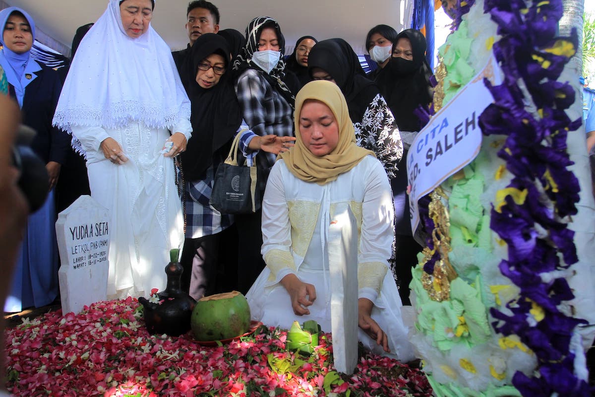 Foto 5 dari 8: Pilot Korban Pesawat Jatuh di Pasuruan Dimakamkan di TMP Kota Madiun