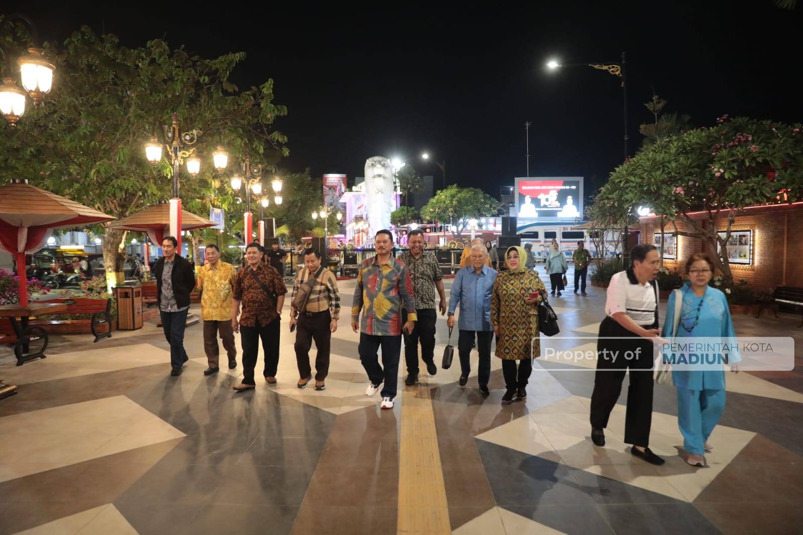 Foto 3 dari 13: Sambut Pensiunan Pemprov Jatim, Wali Kota Ajak Keliling Lihat Keindahan Kota