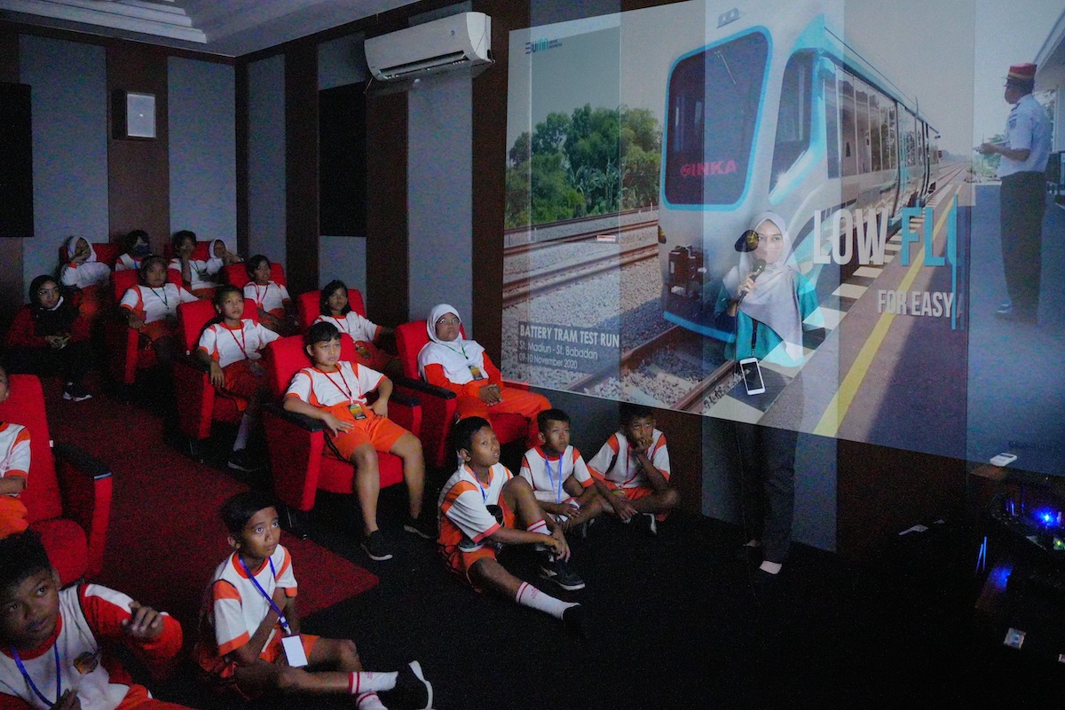 Foto 4 dari 9: Serunya Belajar Alat Transportasi Langsung dari Pabriknya
