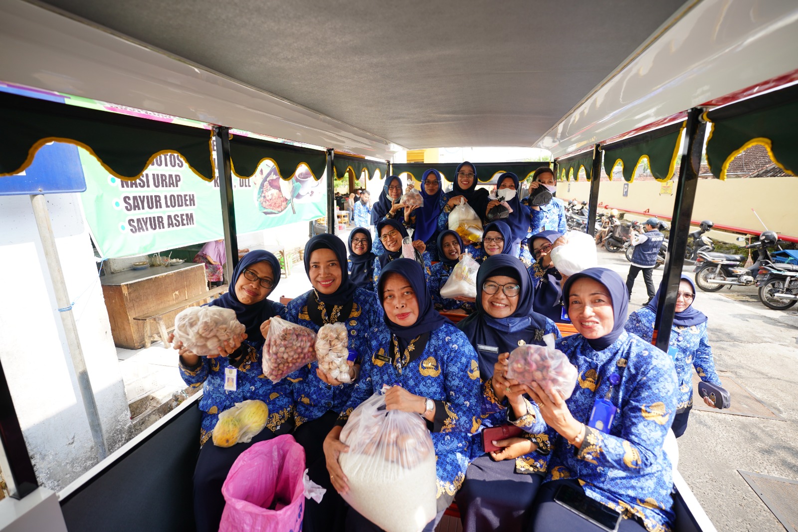 Foto 8 dari 10: Pemkot Madiun Sosialisasikan Belanja Drive Thru Di PBM