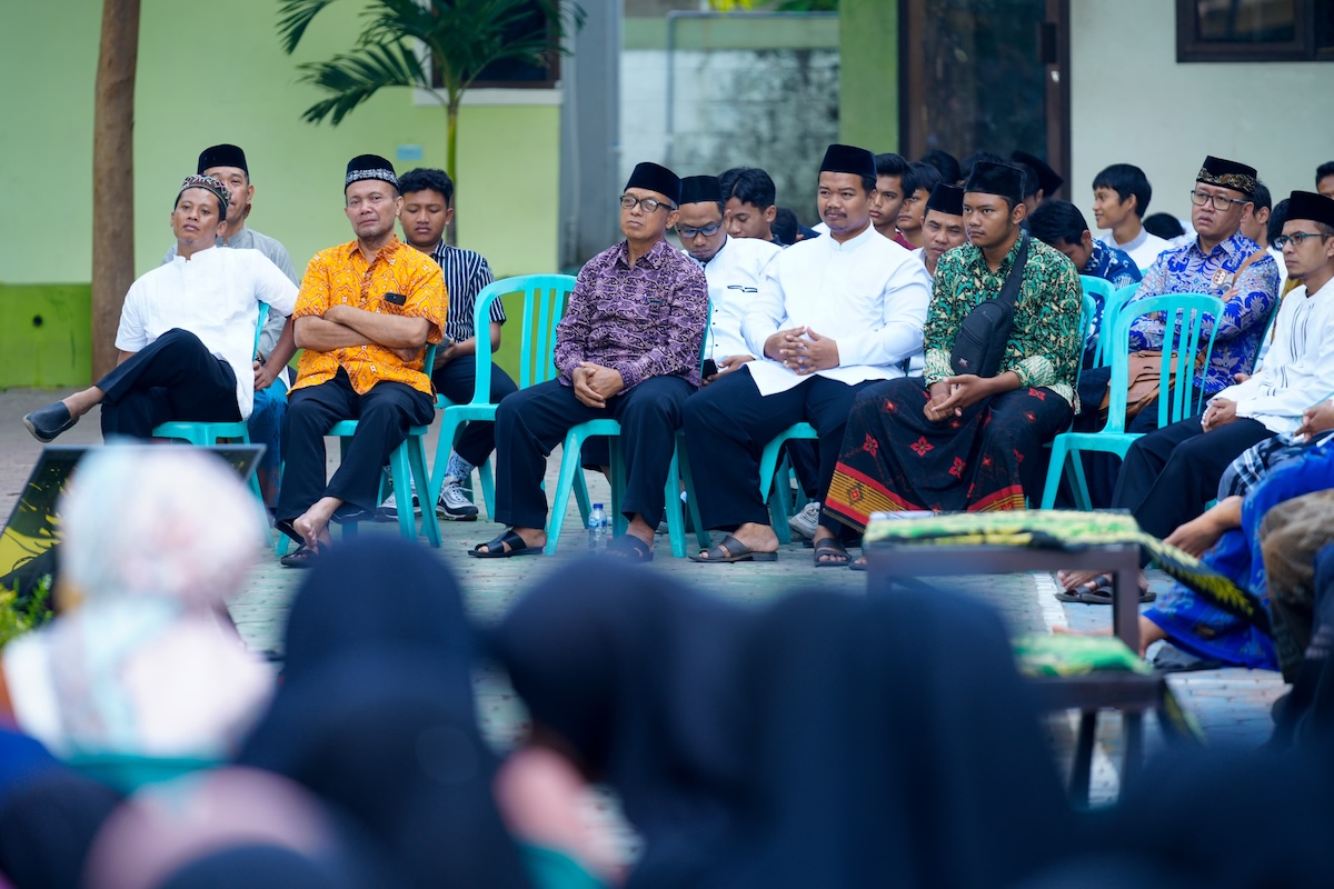 Foto 4 dari 8: Hadiri Pengajian Ahad Wage di SMKN 3, Wali Kota Madiun: Allah Pasti Mendengar Semua Doa