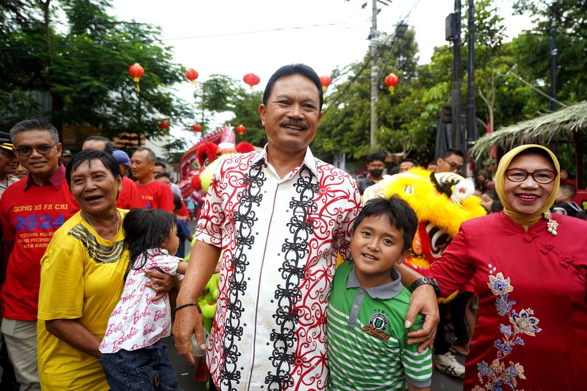 Foto 5 dari 9: Buka Bazar Imlek, Wali Kota: Jajanan Apapun Ada dan Harganya Murah