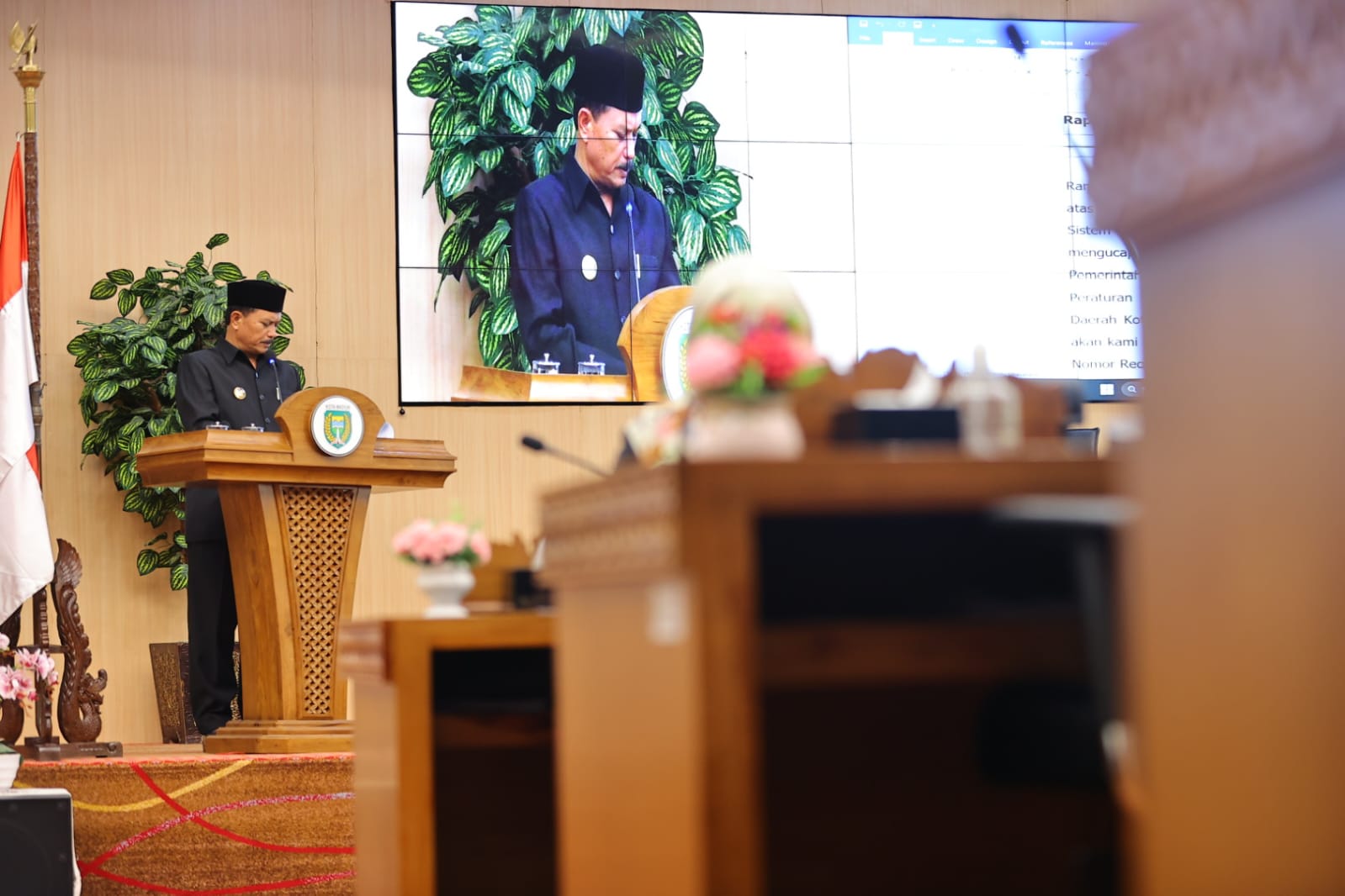 Foto 2 dari 8: Rapat Paripurna Lagi, Eksekutif-Legislatif Setujui Dua Raperda Sekaligus