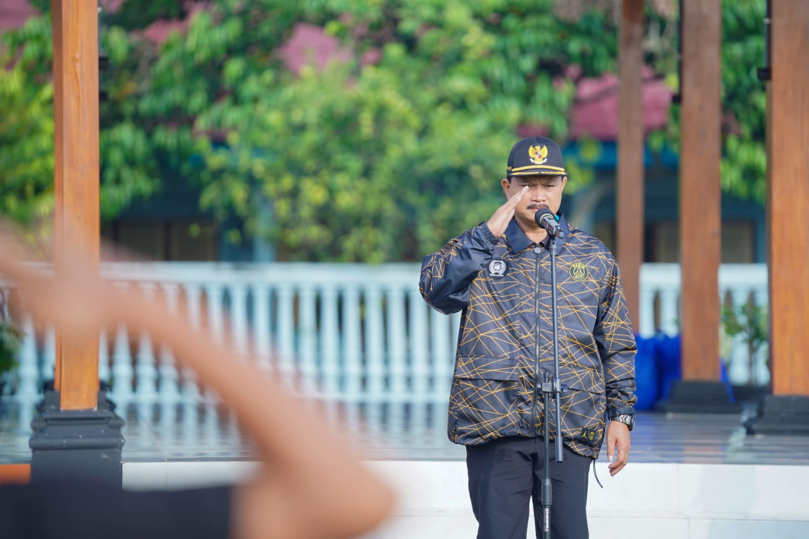 Foto 1 dari 1: Pimpin Apel Kerja Bakti, Wali Kota Serahkan Penghargaan Bagi Satlinmas Berdedikasi