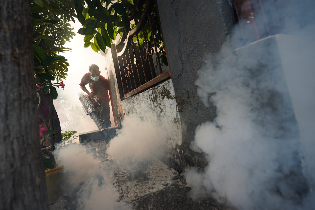Foto 3 dari 9: Tekan DBD, Dinkes Gencarkan Fogging di Wilayah Sebaran Kasus