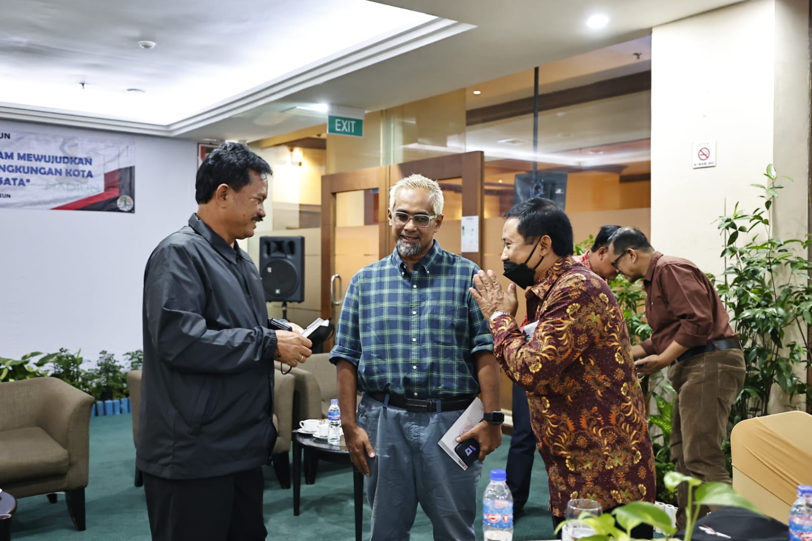 Foto 2 dari 12: Belajar Pengelolaan Lingkungan Skala Internasional, Wali Kota Hadirkan Narasumber Dari Singapura