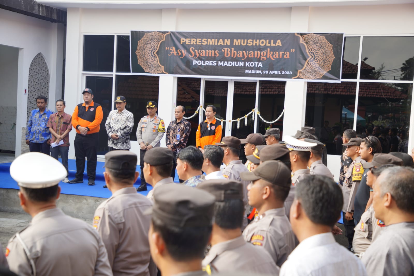 Foto 3 dari 8: Peletakan Batu Pertama Gedung Polres Madiun Kota, Wali Kota Juga Resmikan Musala