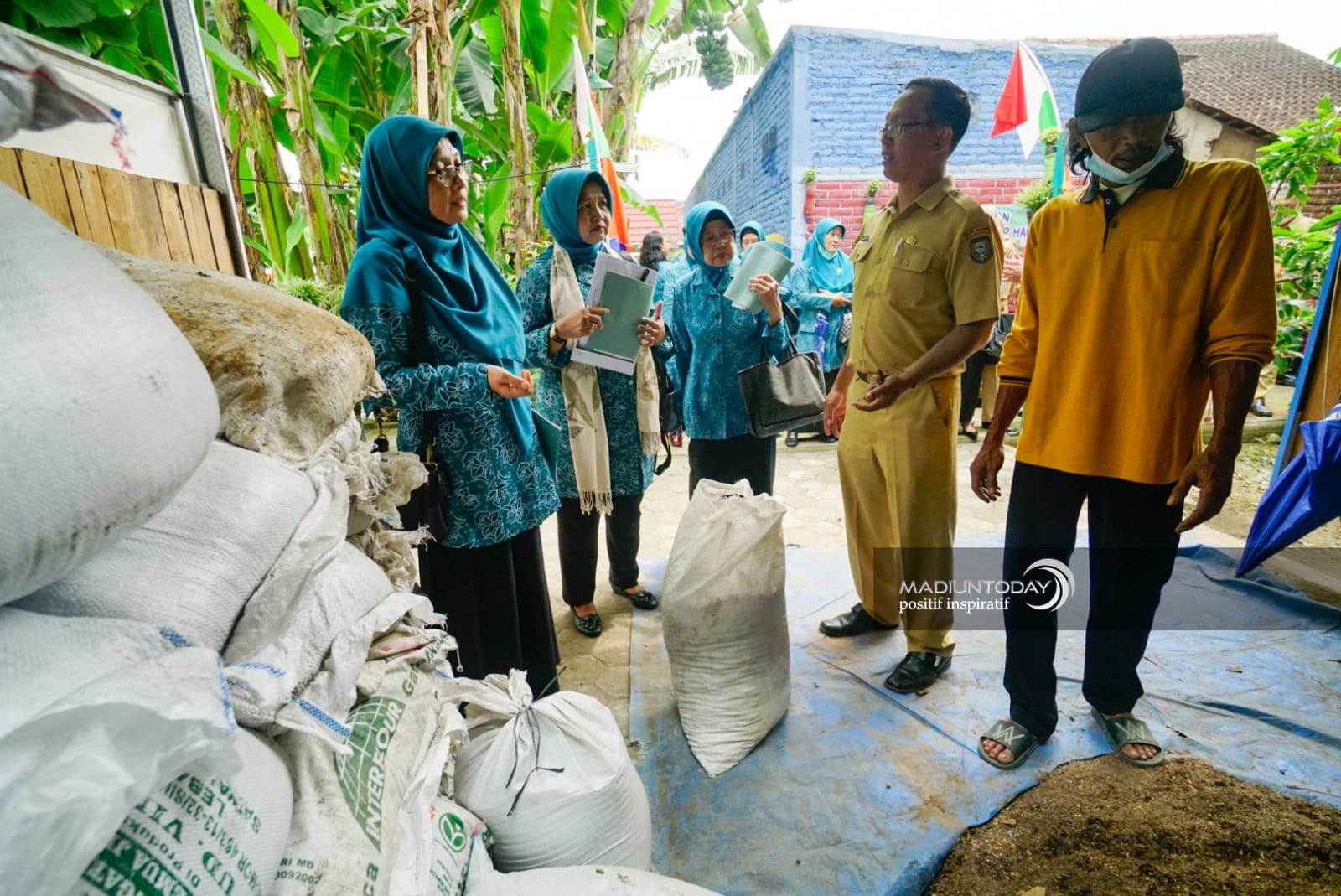 Foto 7 dari 16: Kunjungan Lapangan Lomba PKK Sehat Lestari Berencana, Tim Juri Akui Terkesan Dengan Kota Madiun