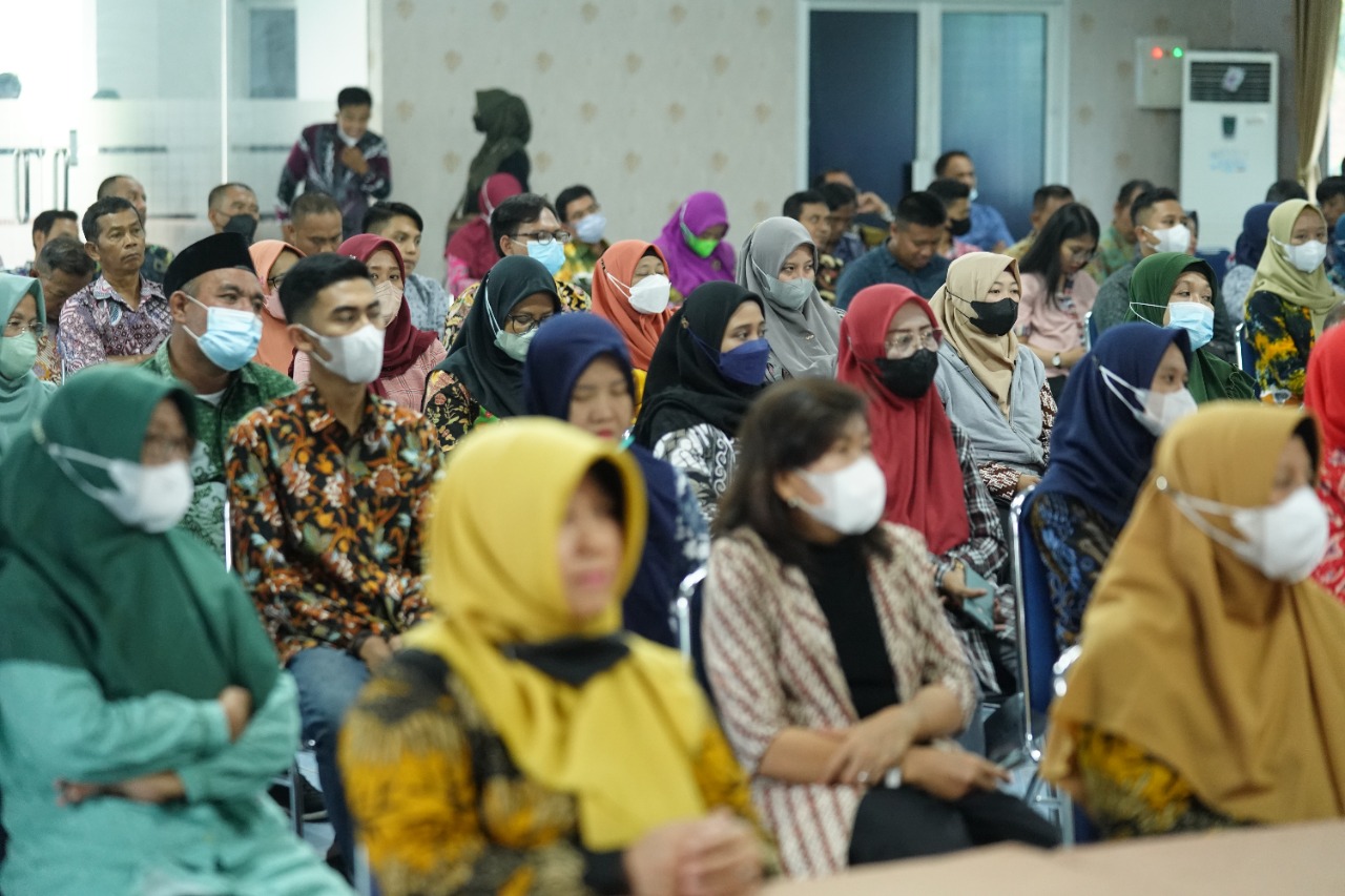 Foto 9 dari 10: Beri Arahan Perangkat Kelurahan dan Kecamatan di Kartoharjo, Wali Kota Pesan Produktif dalam Jalankan Tugas