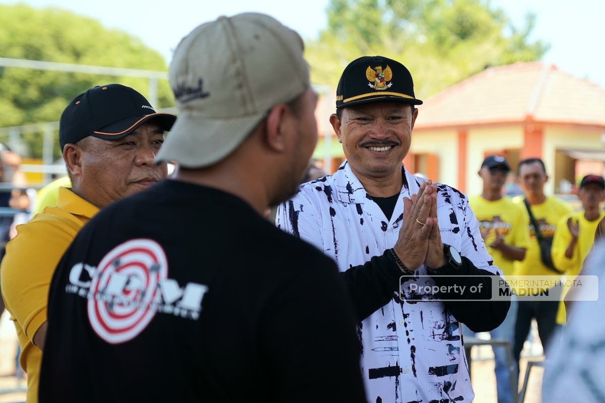 Foto 6 dari 9: Hadiri Lomba Burung Berkicau, Wali Kota Apresiasi Panitia Turut Ramaikan Lapak Mojorejo
