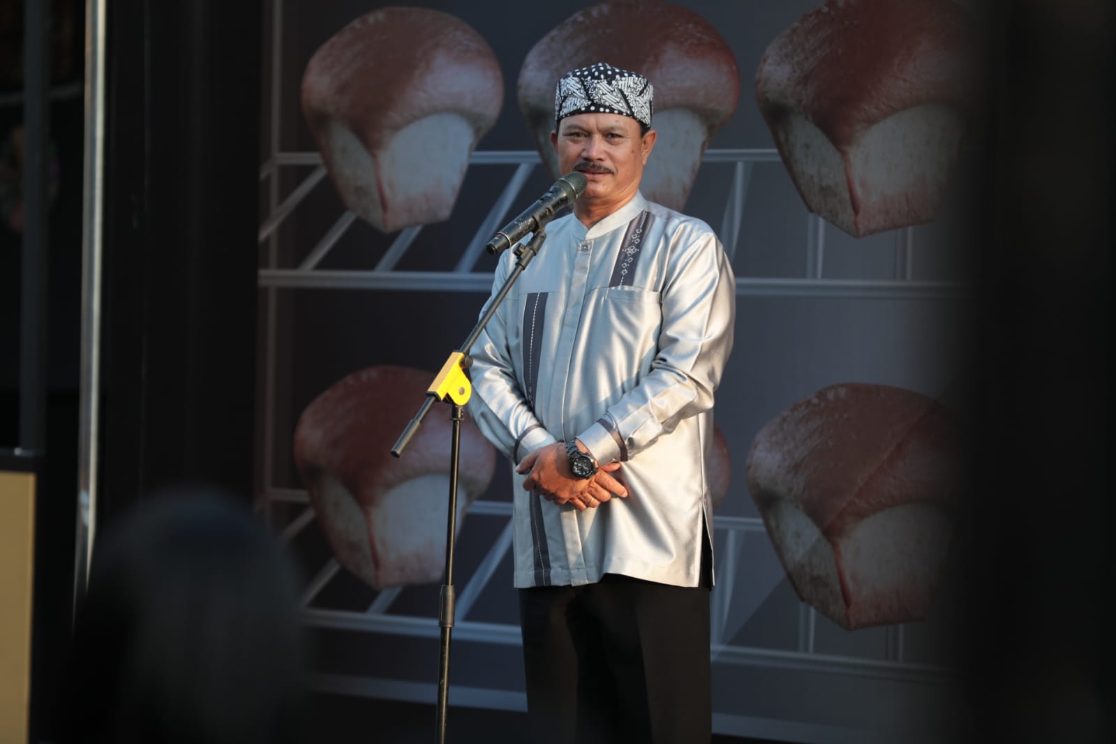 Foto 9 dari 17: Buka Festival Ramadan Bluder Cokro, Wali Kota Harap UMKM Kota Go Internasional