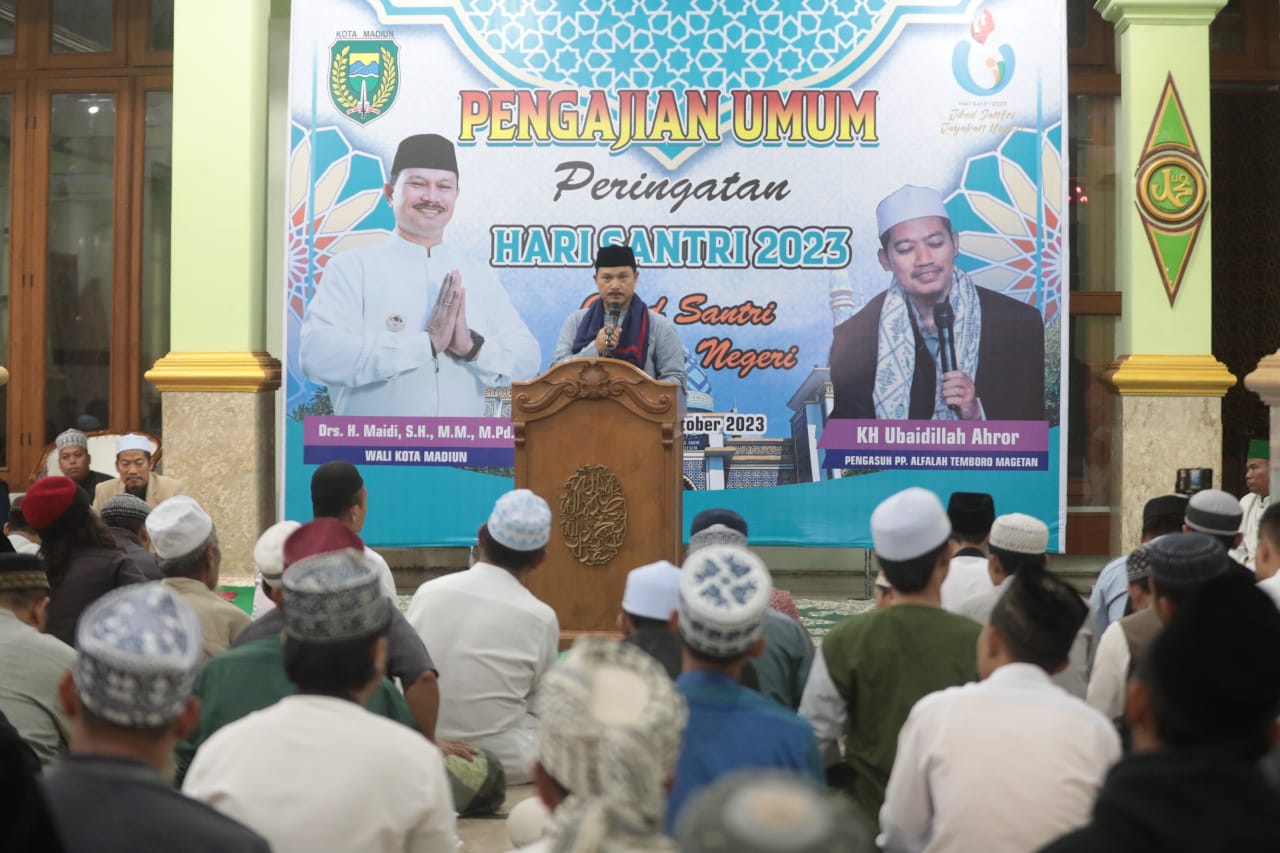 Foto 11 dari 11: Wali Kota Maidi Beri Apresiasi Digelarnya Pengajian Umum Peringatan Hari Santri