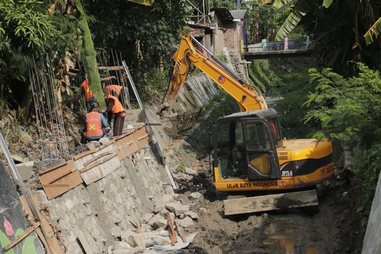 Foto 1 dari 4: Saluran Lodayan dan Penyempurnaan PRC Mulai Dilanjutkan, Kincir Angin Belanda dan Menara Jam Big Ben Termasuk Didalamnya