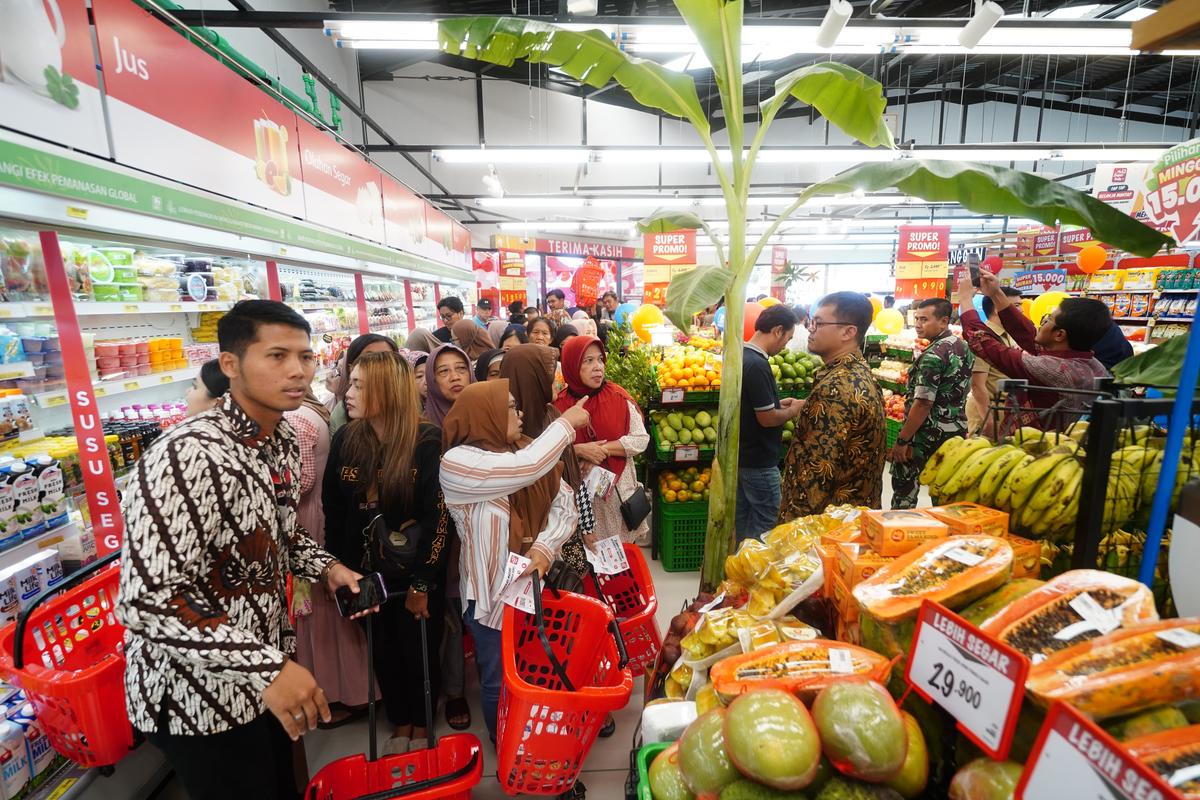 Foto 13 dari 19: Buka Gerai Pertamanya di Kota Pendekar, Superindo Nilai Madiun Punya Prospek Investasi Menarik