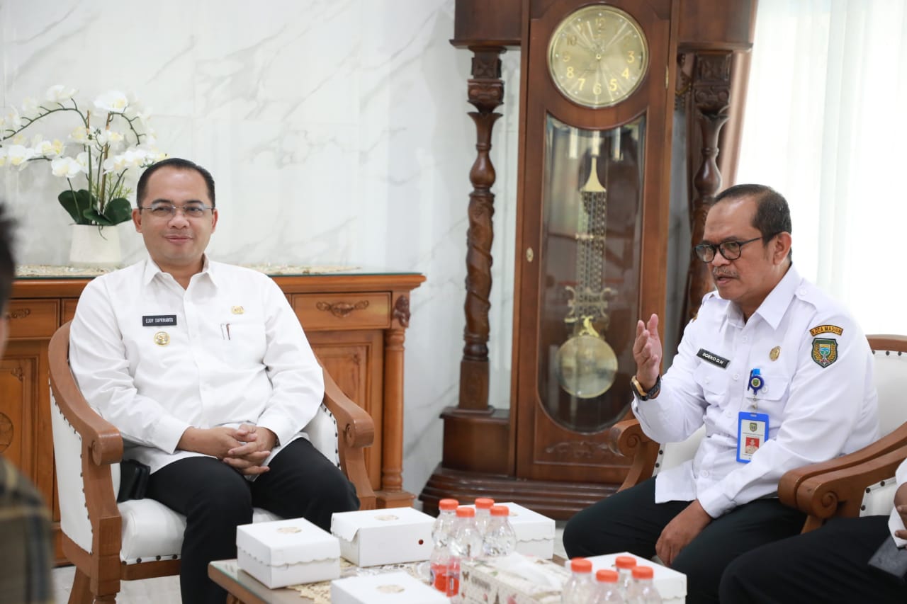Foto 4 dari 8: Pertemuan dengan Tenaga Ahli, Jadi Ajang Silaturahmi Sekaligus Perkenalan dengan Pj Wali Kota Eddy