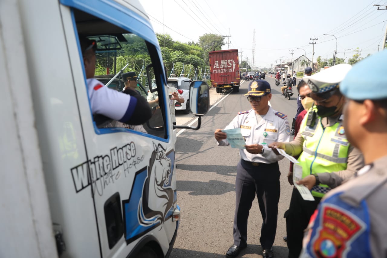 Jaring Pelanggar LLAJ, Tim Gabungan Sediakan Pembayaran Pajak Hingga Tilang Di Tempat