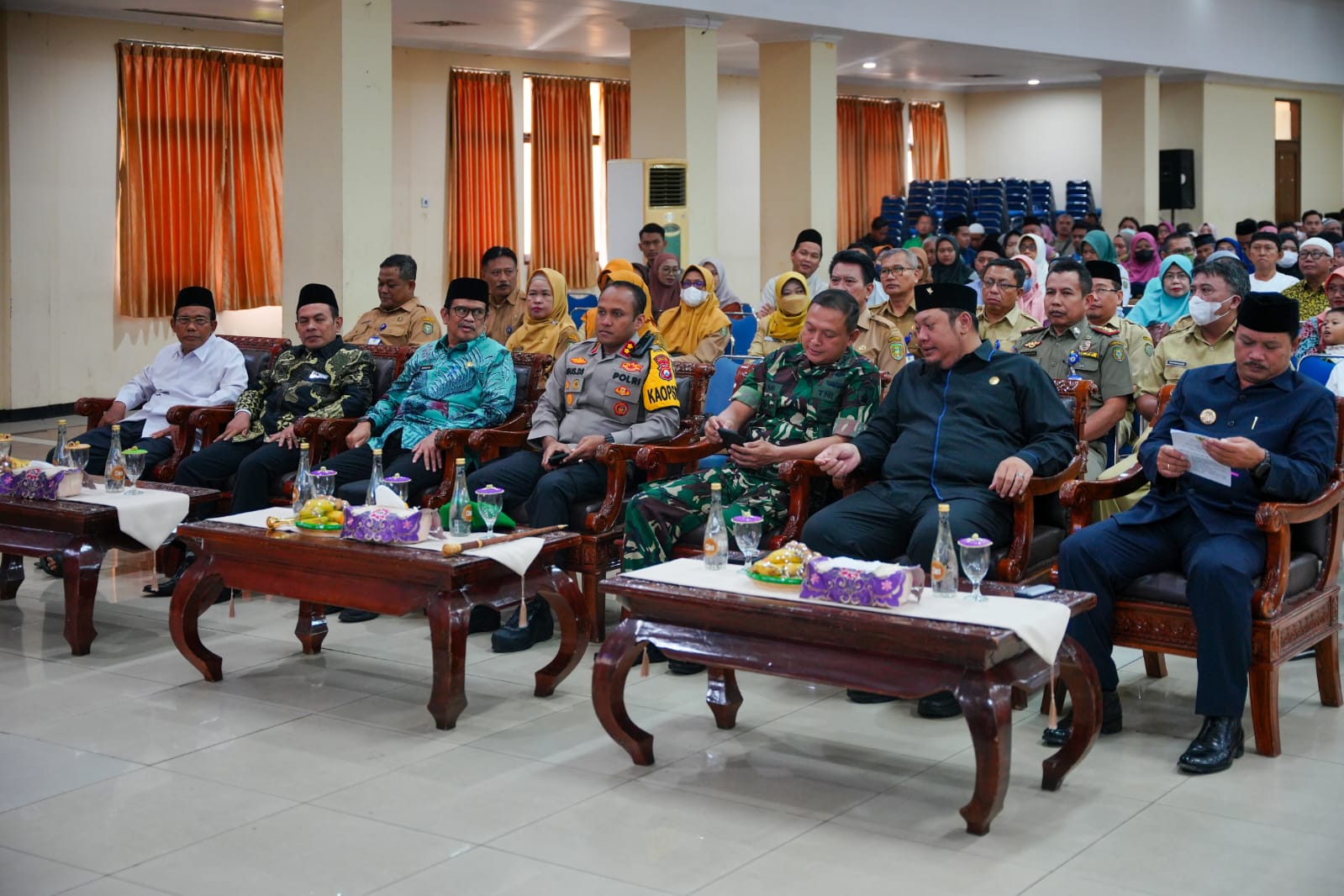 Foto 5 dari 9: Lepas CJH Ke Tanah Suci, Wali Kota Pesan Optimalkan Ibadah Dan Jaga Kesehatan