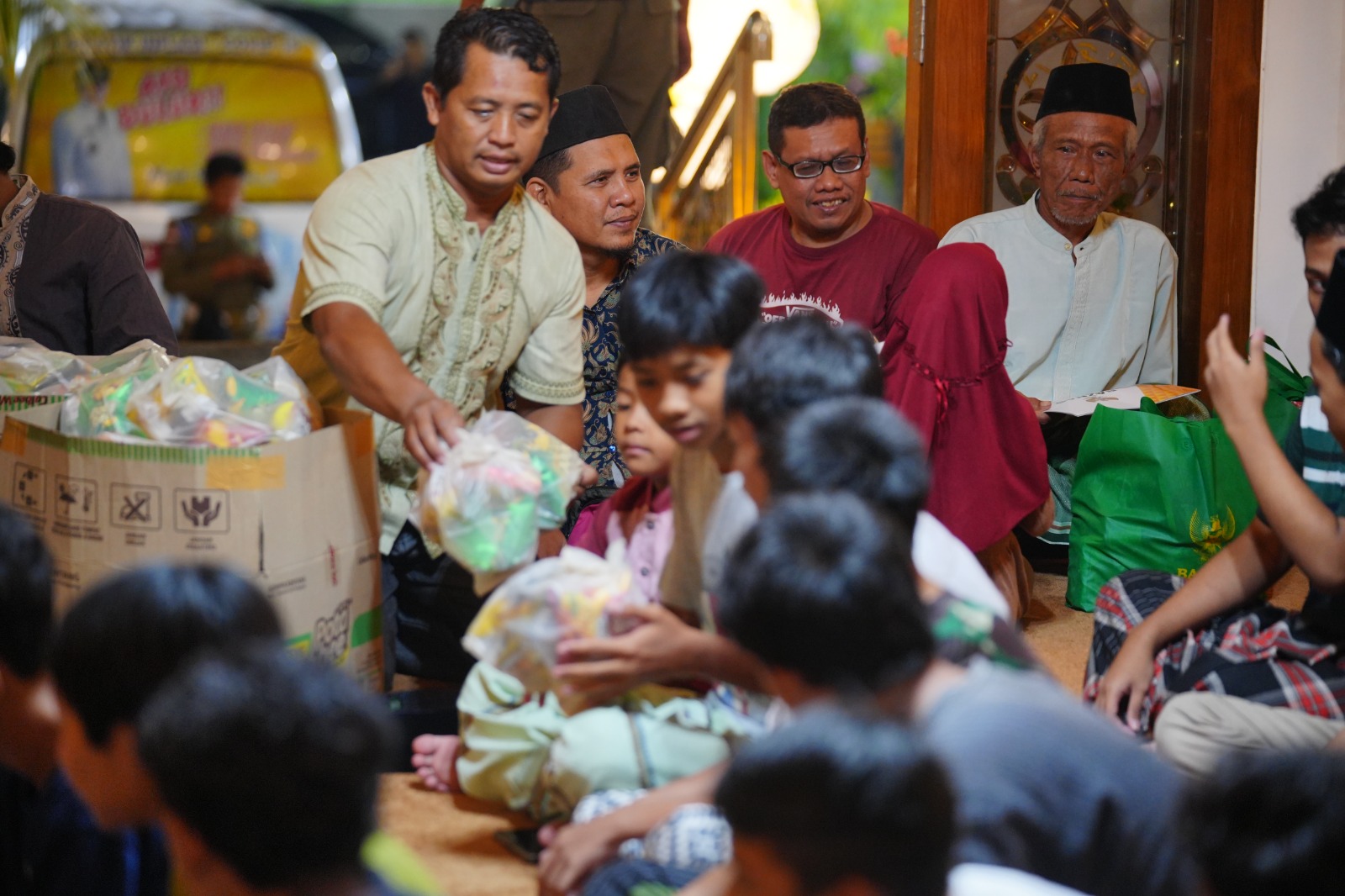Foto 7 dari 10: Salat Isya dan Tarawih Safari Ramadan di Pondok Abi Bahrun Madinatul Jannah, Wali Kota Sampaikan Event Sambut Lebaran