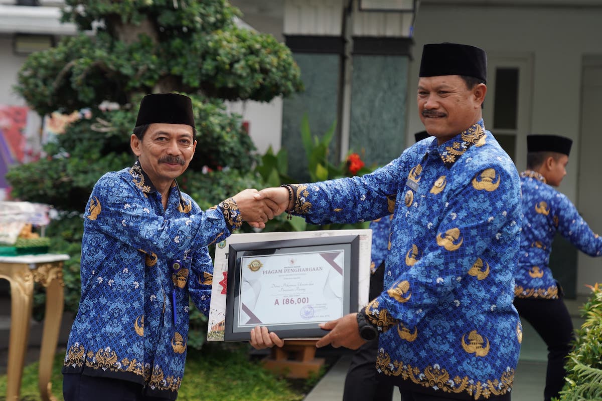 Foto 2 dari 10: Kota Madiun Banyak Torehkan Prestasi, Wali Kota Beri Apresiasi ASN di Upacara Peringatan HUT ke-52 Korpri
