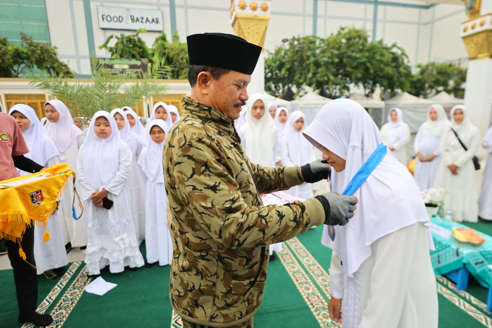 Foto 4 dari 8: Hadiri Peringatan Isra Mi’raj di Kawasan PRC, Wali Kota  Harap Jadi Momentum Teladani Sikap Rasullah
