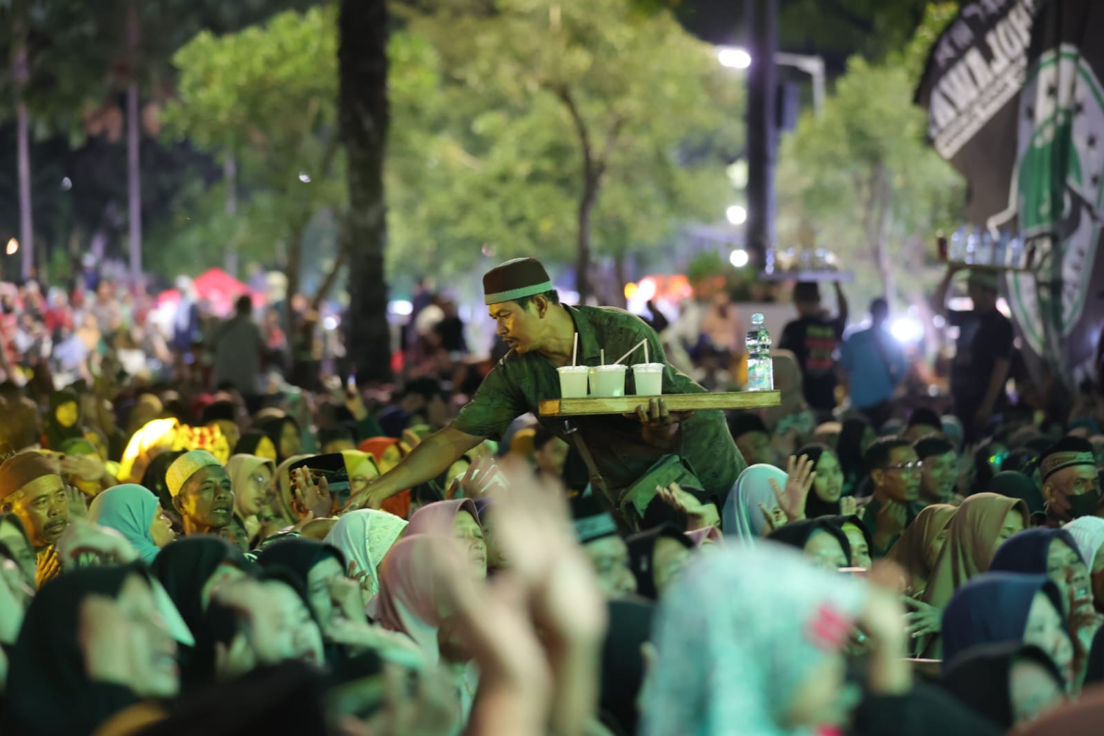 Foto 6 dari 19: Agungkan Nabi Muhammad Dalam Madiun Bersholawat