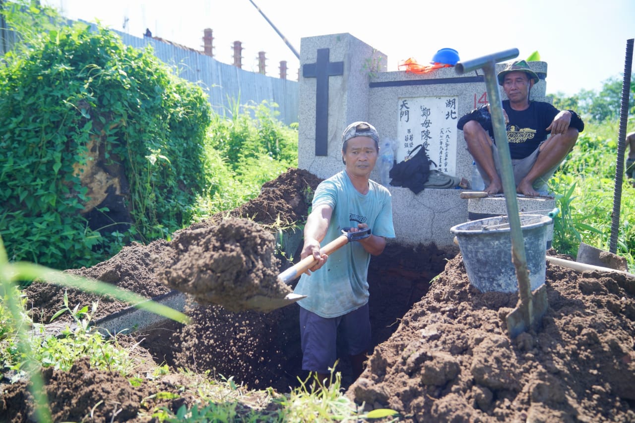 Foto 2 dari 6: Proyek Rusunawa III Berlanjut, Disperkim Pindahkan Ratusan Makam Tionghoa