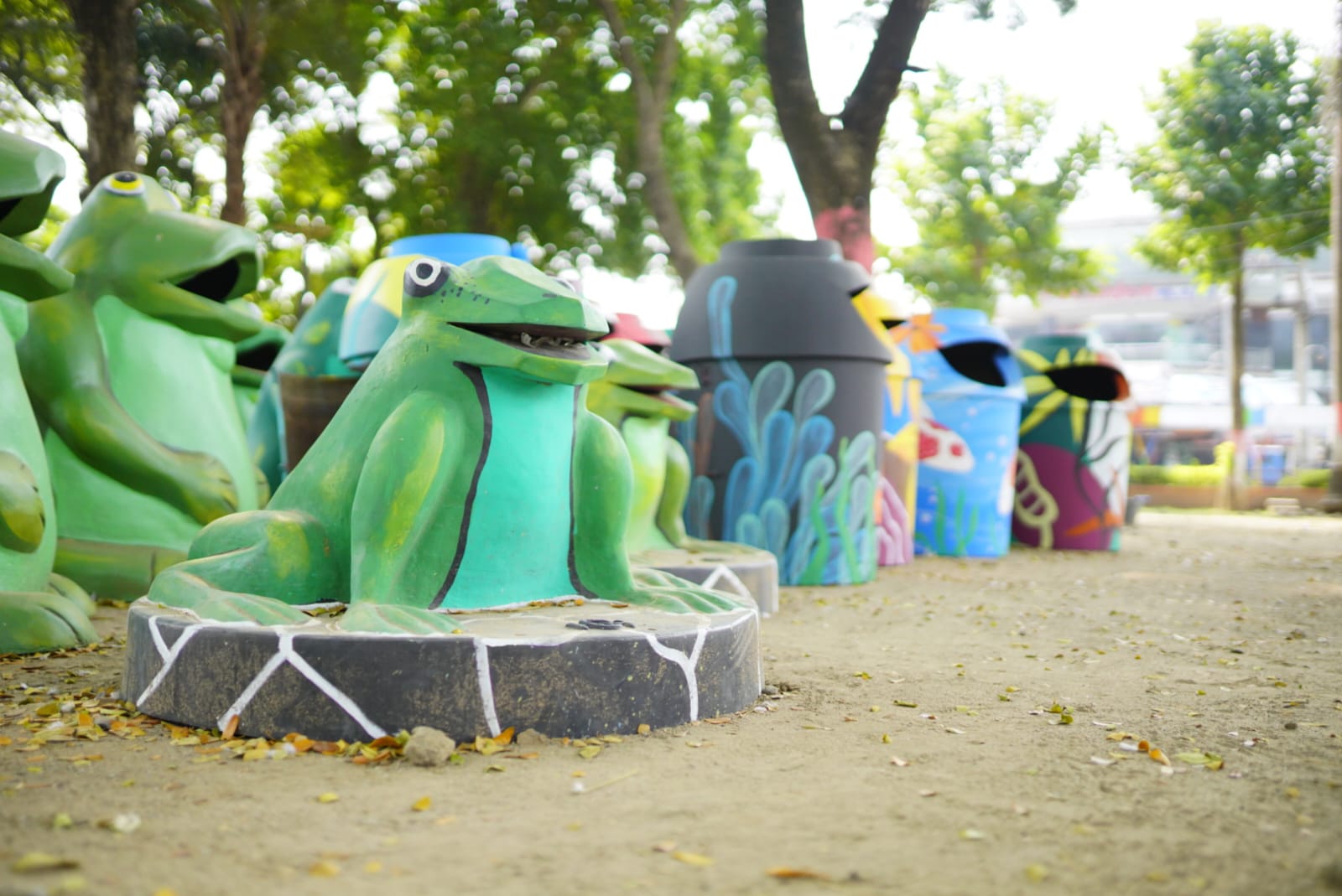 Foto 2 dari 5: Tempat Sampah Pun Turut Bersolek di Kota Pendekar