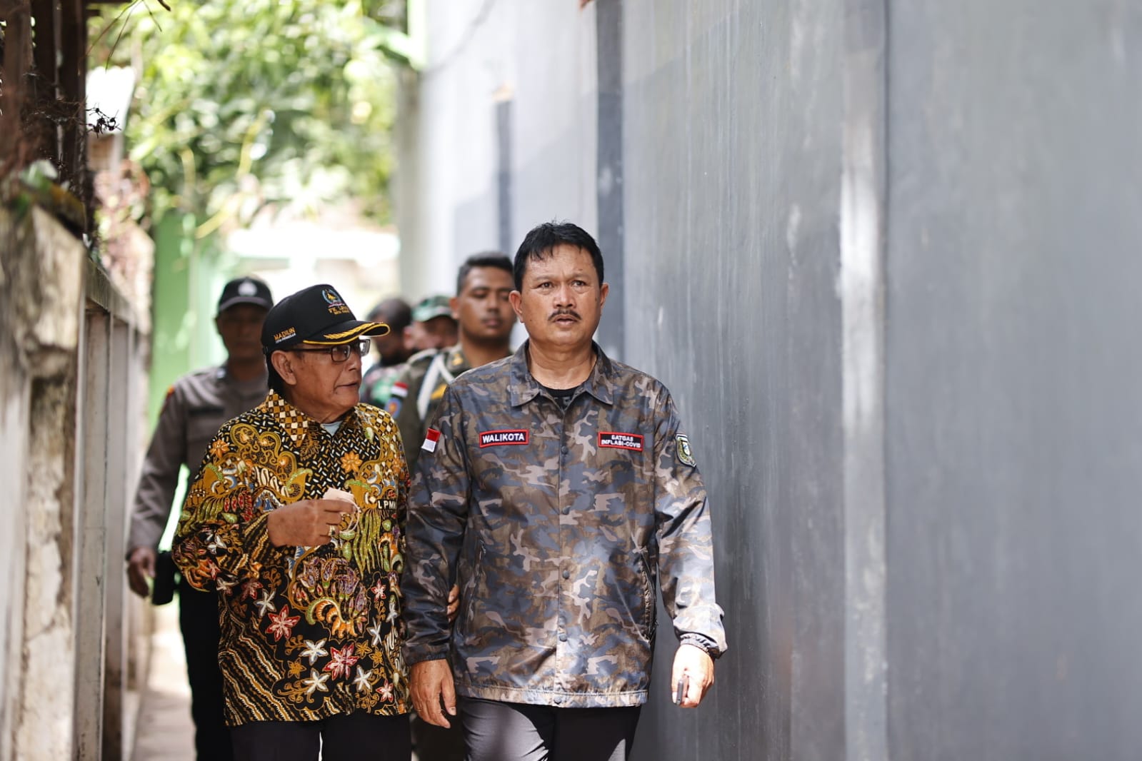 Foto 10 dari 10: Wali Kota Salurkan Bantuan Kursi Roda Dan Tongkat Jalan Bagi Warga Yang Membutuhkan