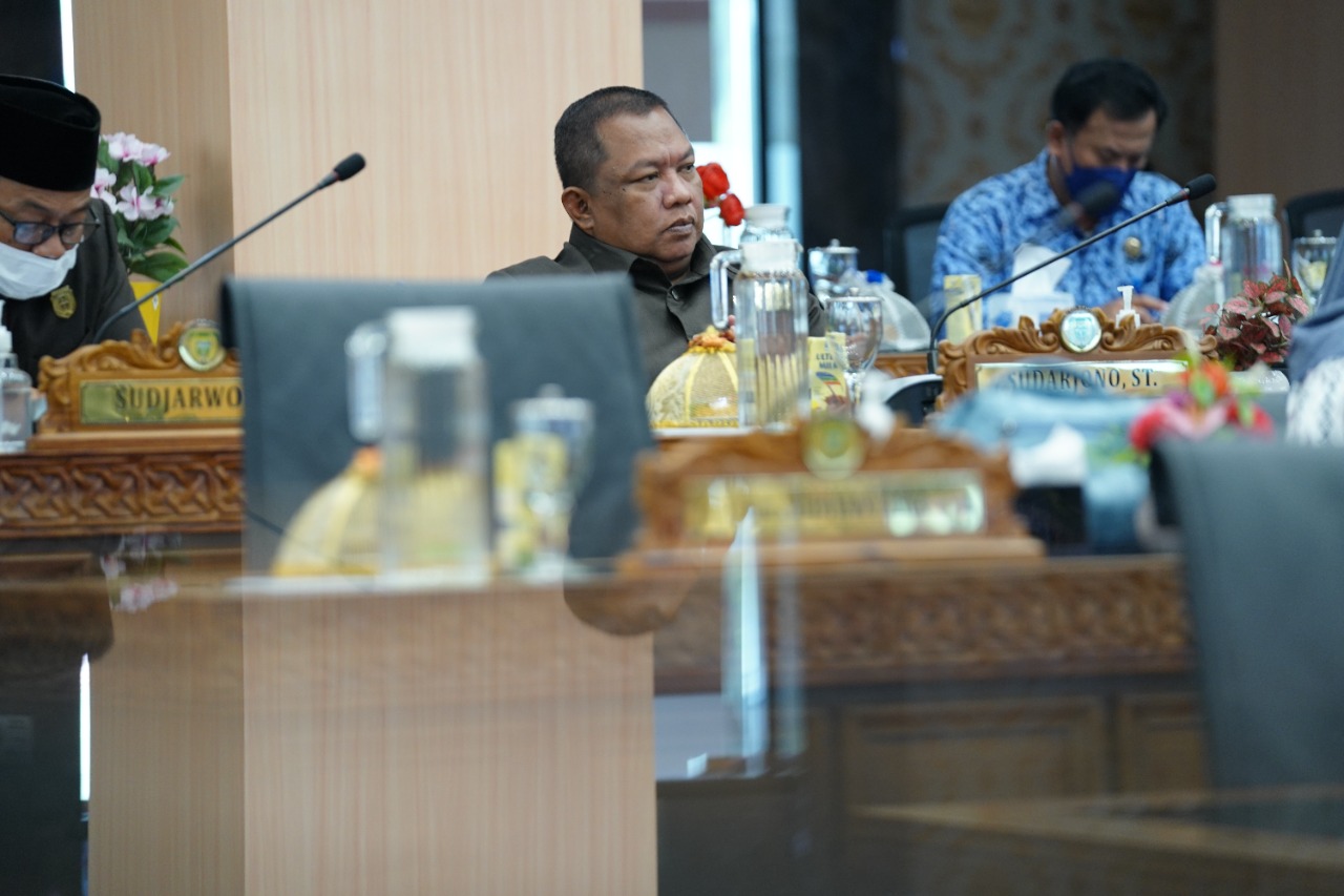 Foto 9 dari 10: Bahas Raperda Tahap IV, Eksekutif-Legislatif Gelar Rapat Paripurna
