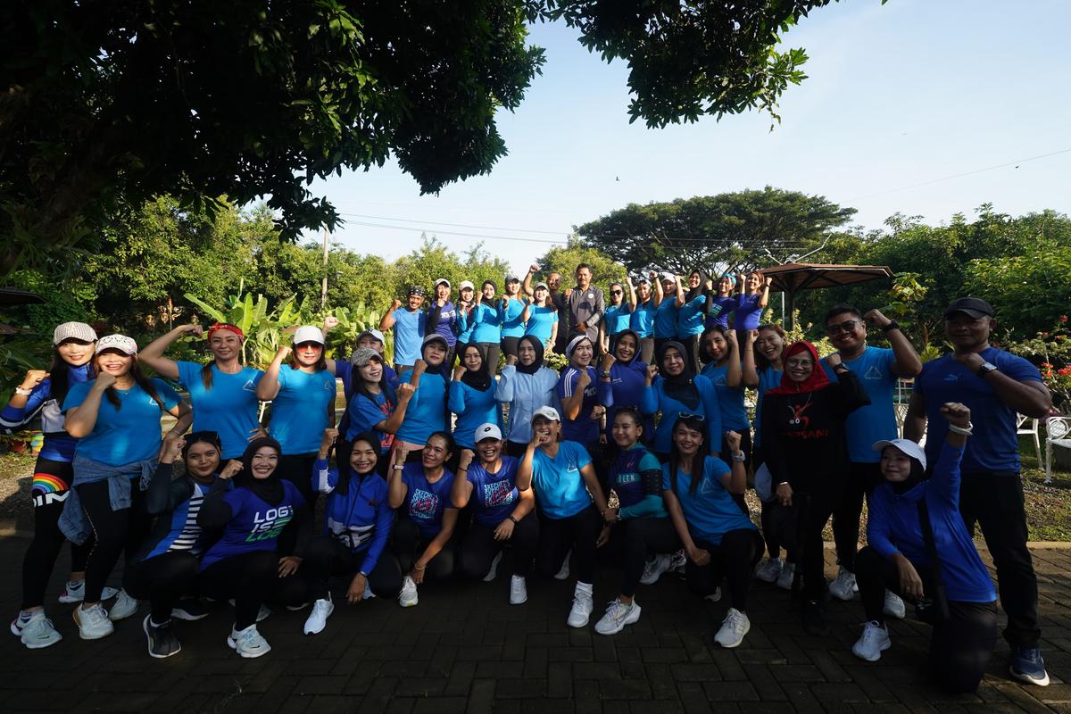 Foto 6 dari 9: Olahraga Bersama Instruktur Senam, Wali Kota Harap Jadi Penyalur Semangat Sehat Bagi Warga