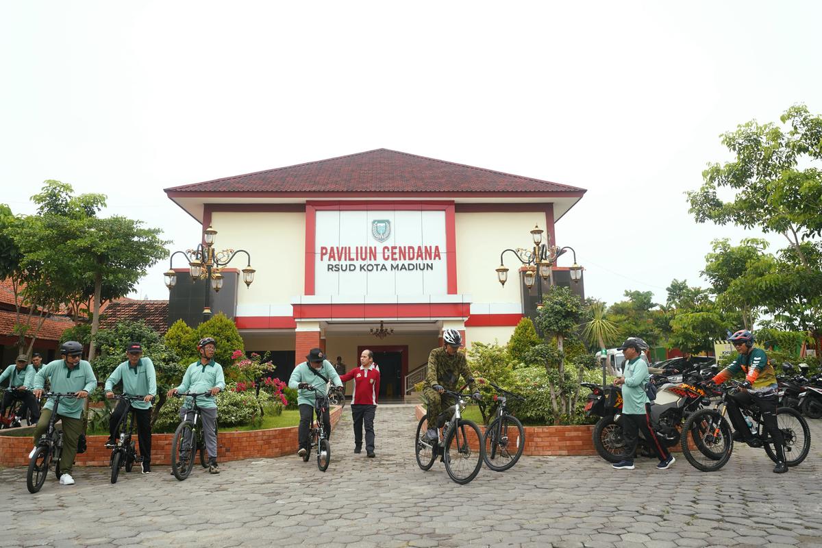 Foto 7 dari 9: Jumat Berkah di RSUD Kota Madiun, Wali Kota: Layanan Kesehatan Tidak Hanya Obat