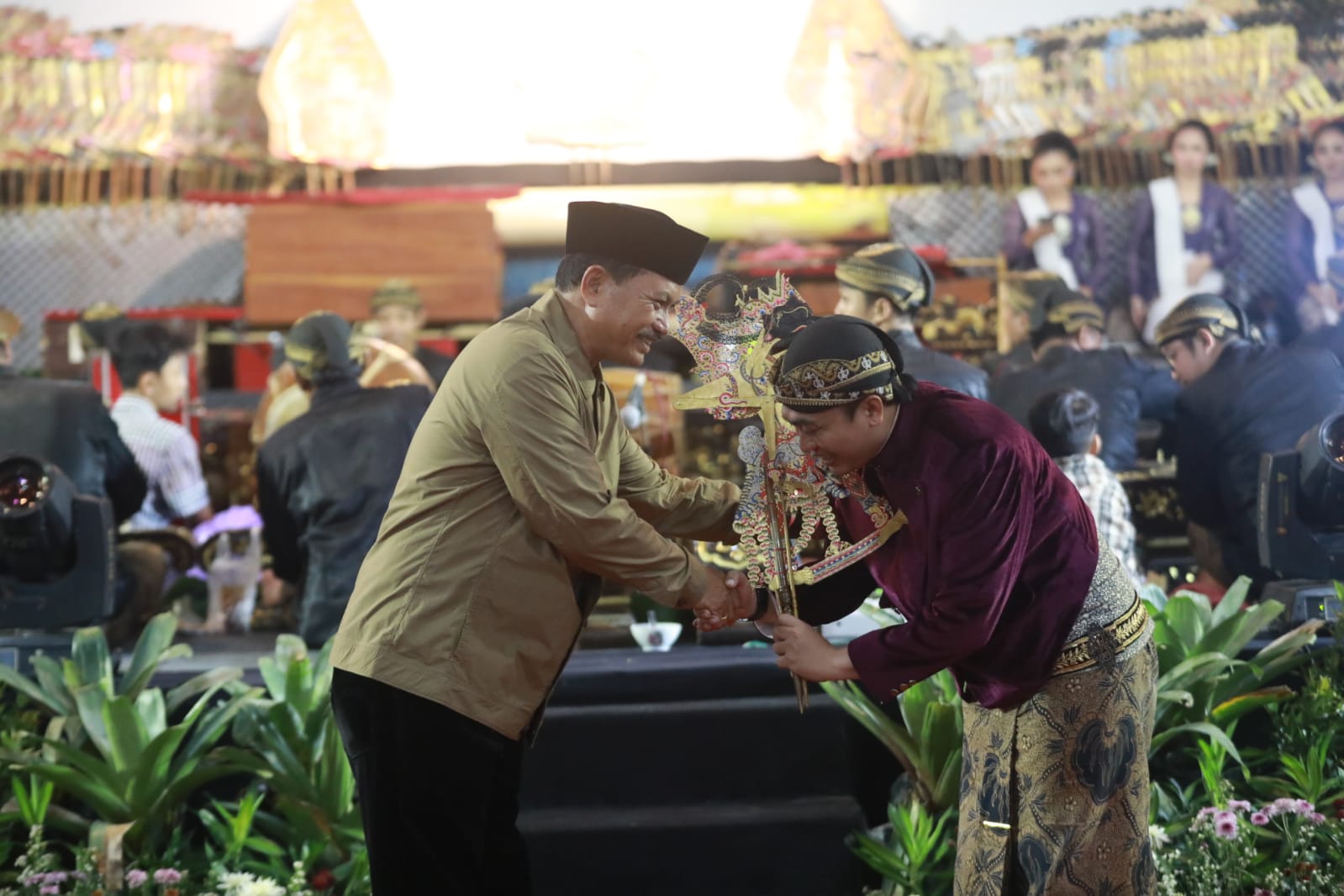 Foto utama berita: Pagelaran Wayang Kulit Tutup Rangkaian Madiun City Festival 2024, Wali Kota Sampaikan Terima Kasih Atas Dukungan Semua Pihak