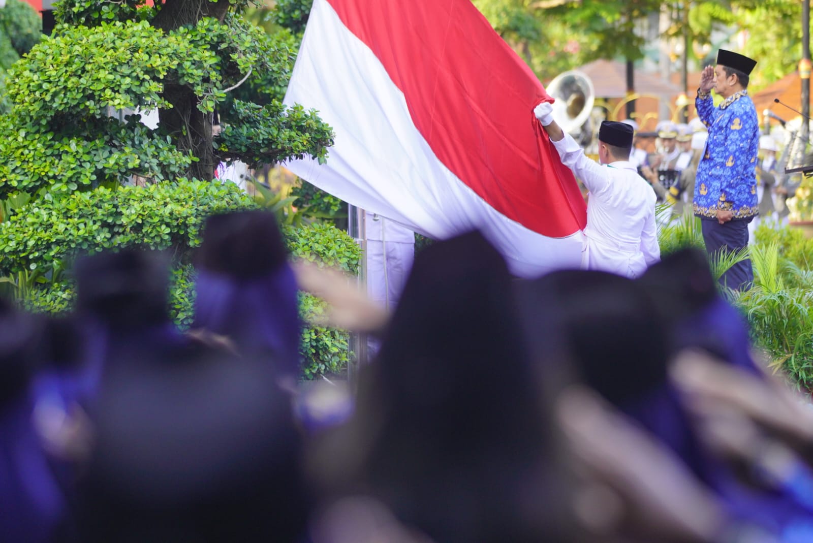 Foto 1 dari 9: Pimpin Upacara Harkitnas, Sekda Sampaikan Amanat Menkominfo