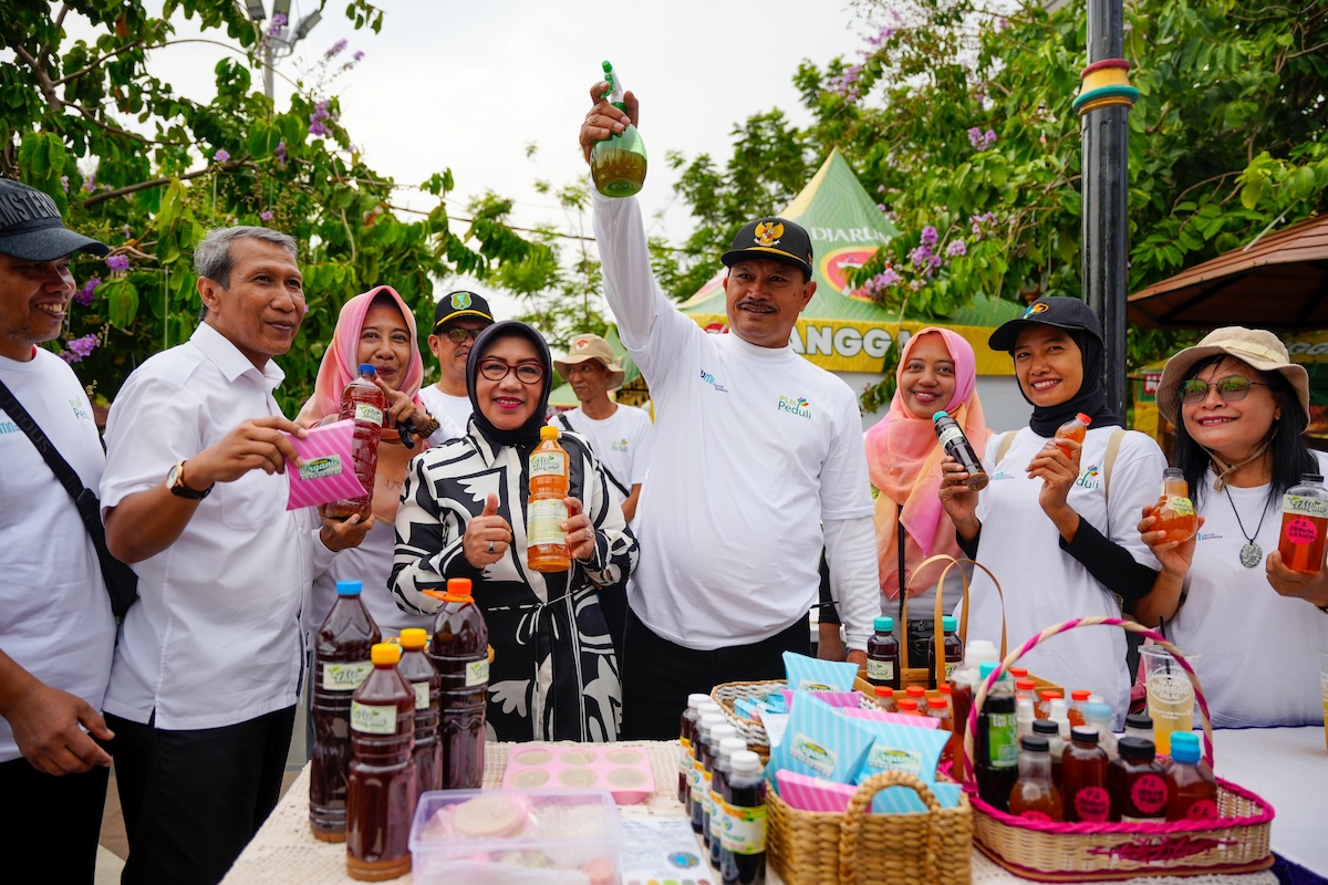 Foto 7 dari 8: Peduli Lingkungan, Pemkot - PLN Gelar Aksi Ambil Sampah Di PSC