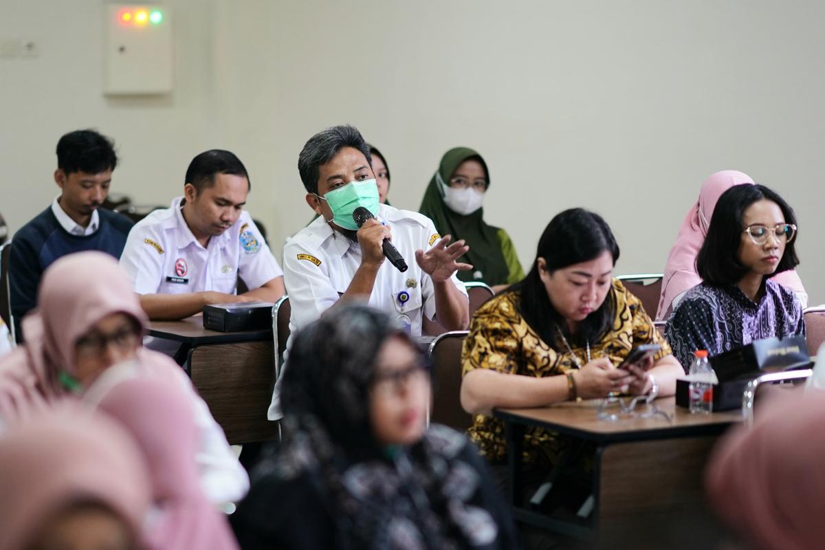 Foto 6 dari 9: Pengajuan Izin Tenaga Medis Dan Tenaga Kesehatan Beralih Ke MPPD, DPMPTSP Kota Madiun Gelar Forum Konsultasi Publik Untuk Petakan Kendala