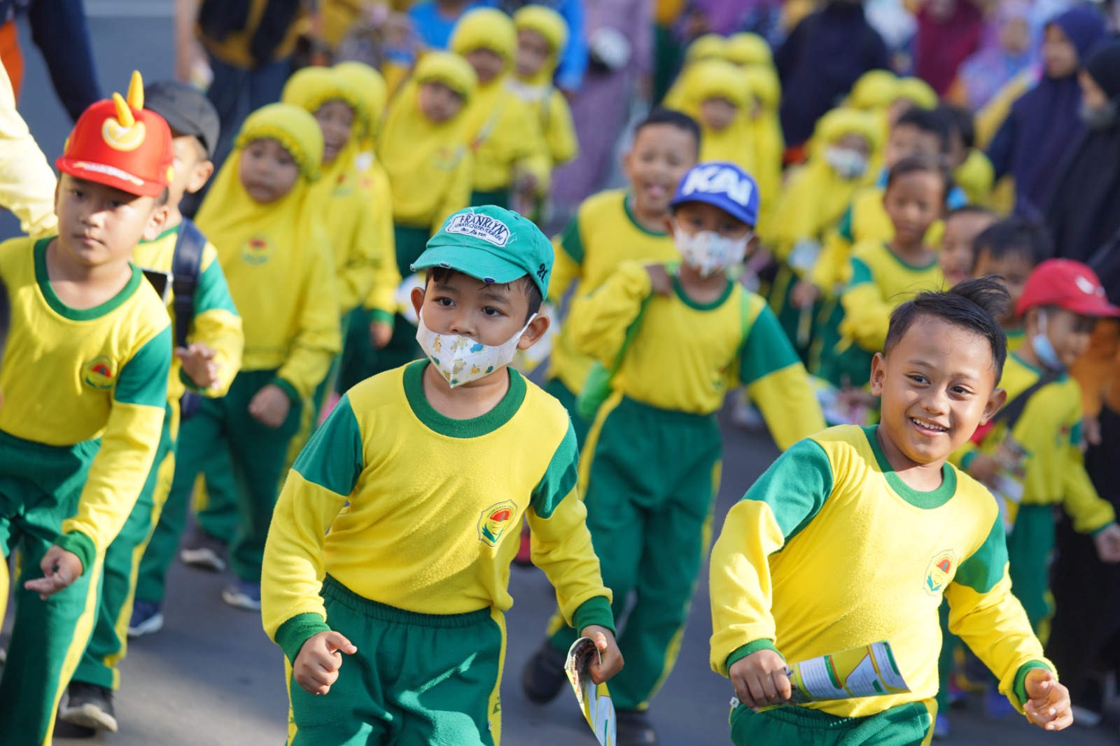 Foto 10 dari 10: Peringati HUT ke 103, Islamiyah Gelar Jalan Santai Hingga Market Day