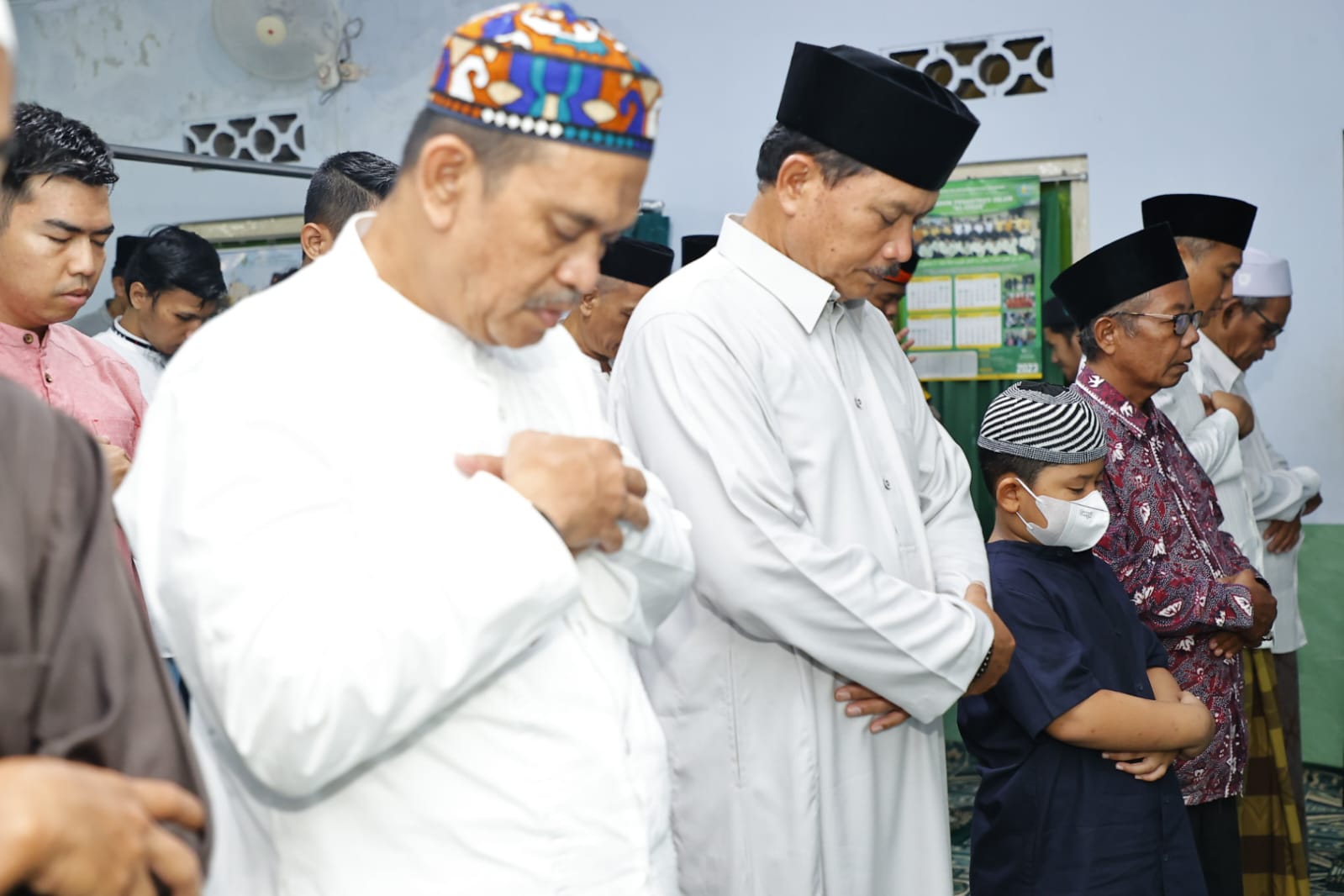 Foto 3 dari 10: Ibadah Sembari Serap Aspirasi, Wali Kota Ikuti Tarawih Bersama Warga Di Musala Jannatul Firdaus