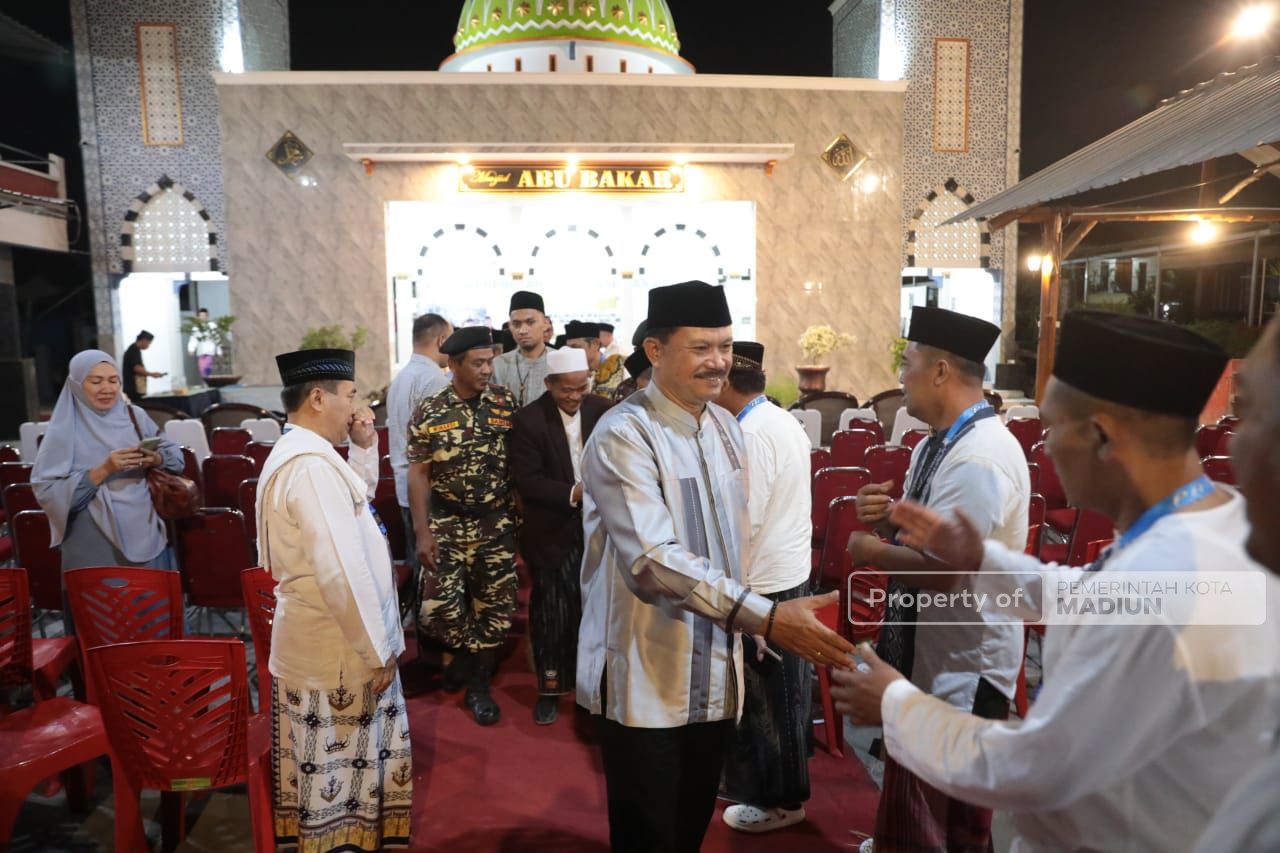 Foto 11 dari 13: Resmikan Masjid Abu Bakar, Wali Kota Harap Bawa Keberkahan Bagi Sekitar