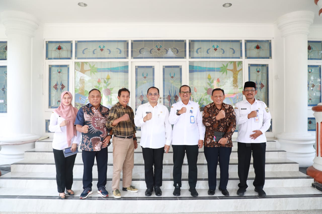 Foto 8 dari 8: Pertemuan dengan Tenaga Ahli, Jadi Ajang Silaturahmi Sekaligus Perkenalan dengan Pj Wali Kota Eddy