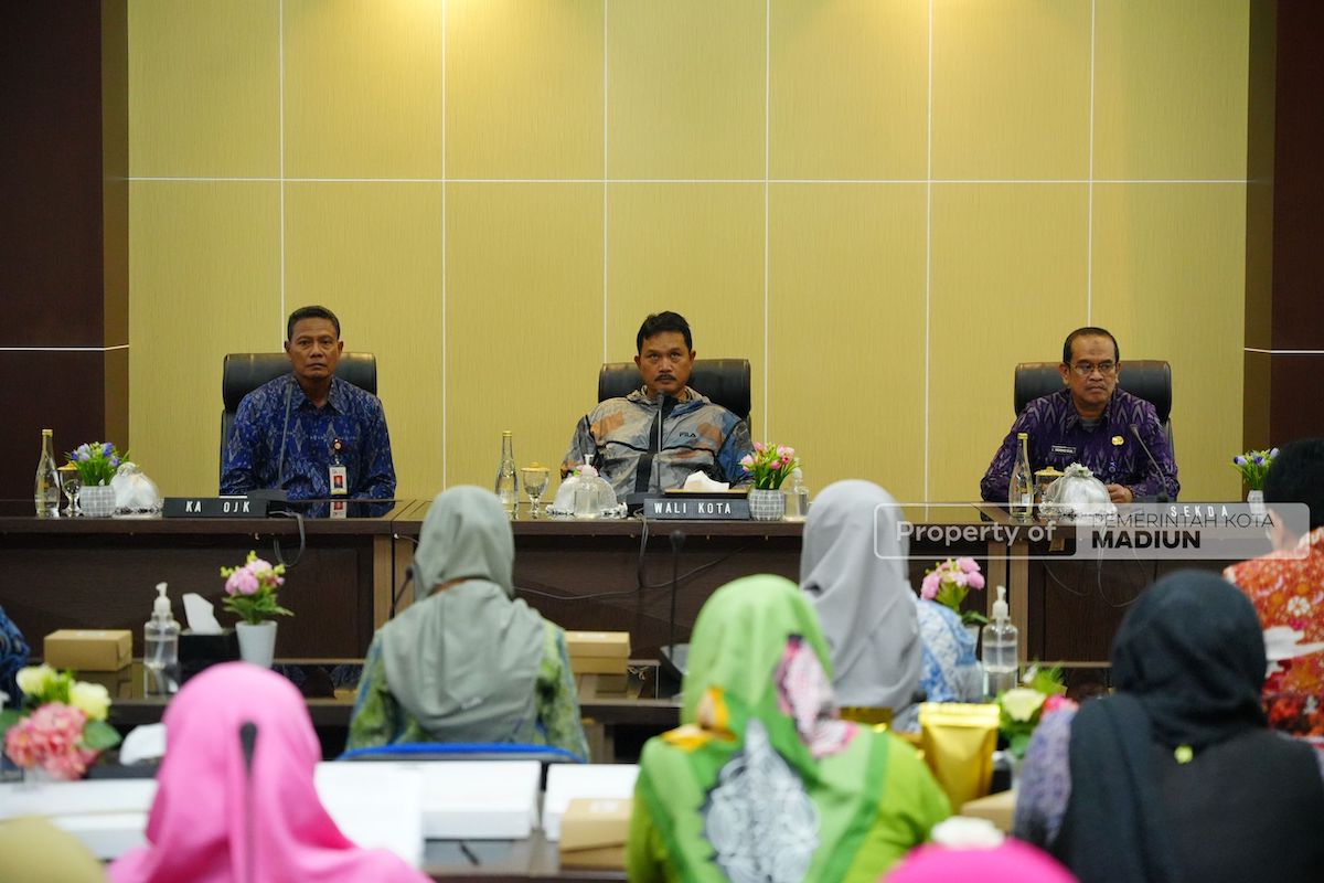 Foto utama berita: Buka Pelatihan Foto Produk IKM Dari OJK Kediri, Wali Kota Harap Jadi Bekal Pelaku Usaha Untuk Kembangkan Pemasaran